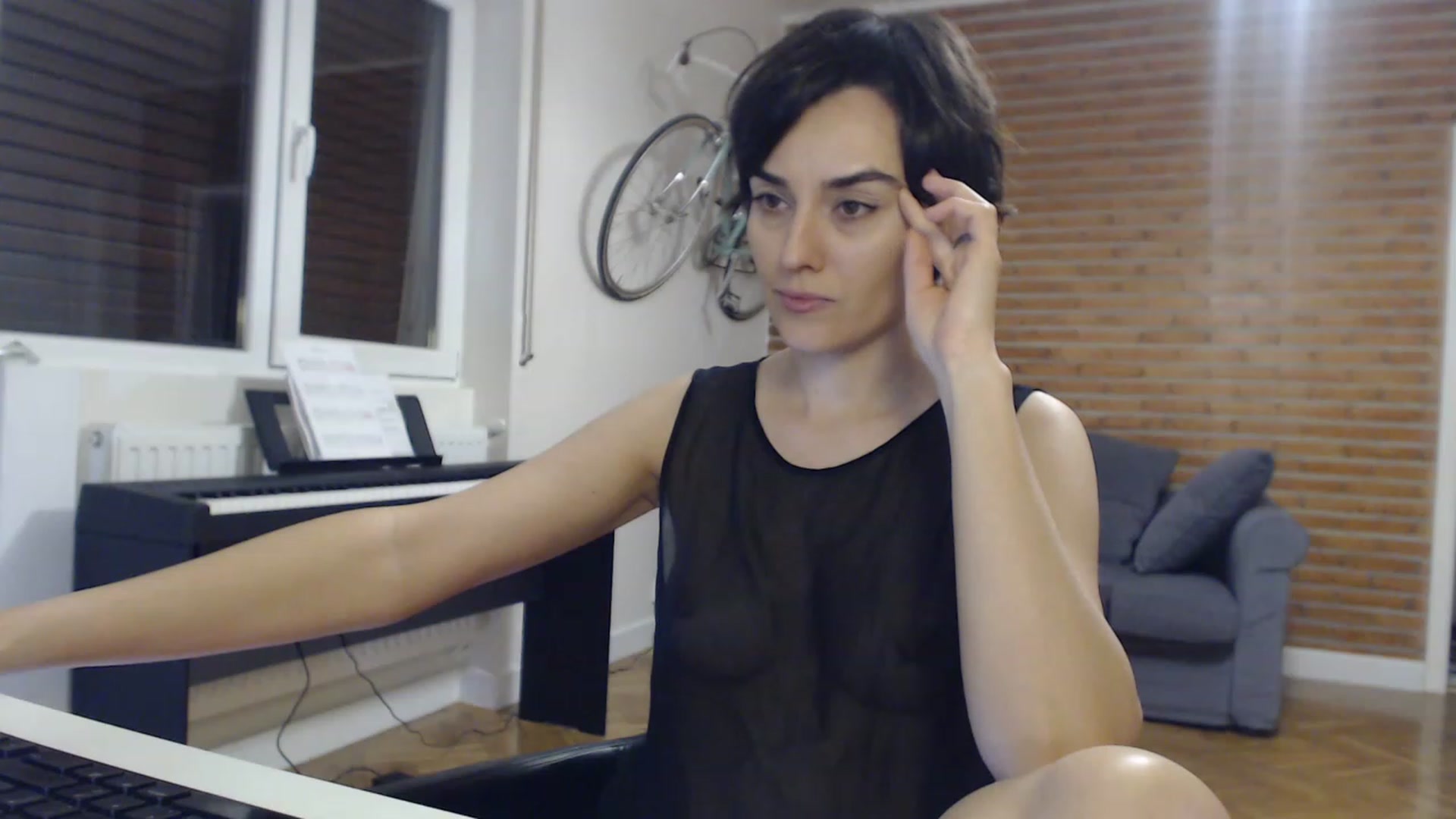 Gallery image thumbnail from Aylesh's myfreecams stream on, 11/27/2022, 20:38 image 16 of 20