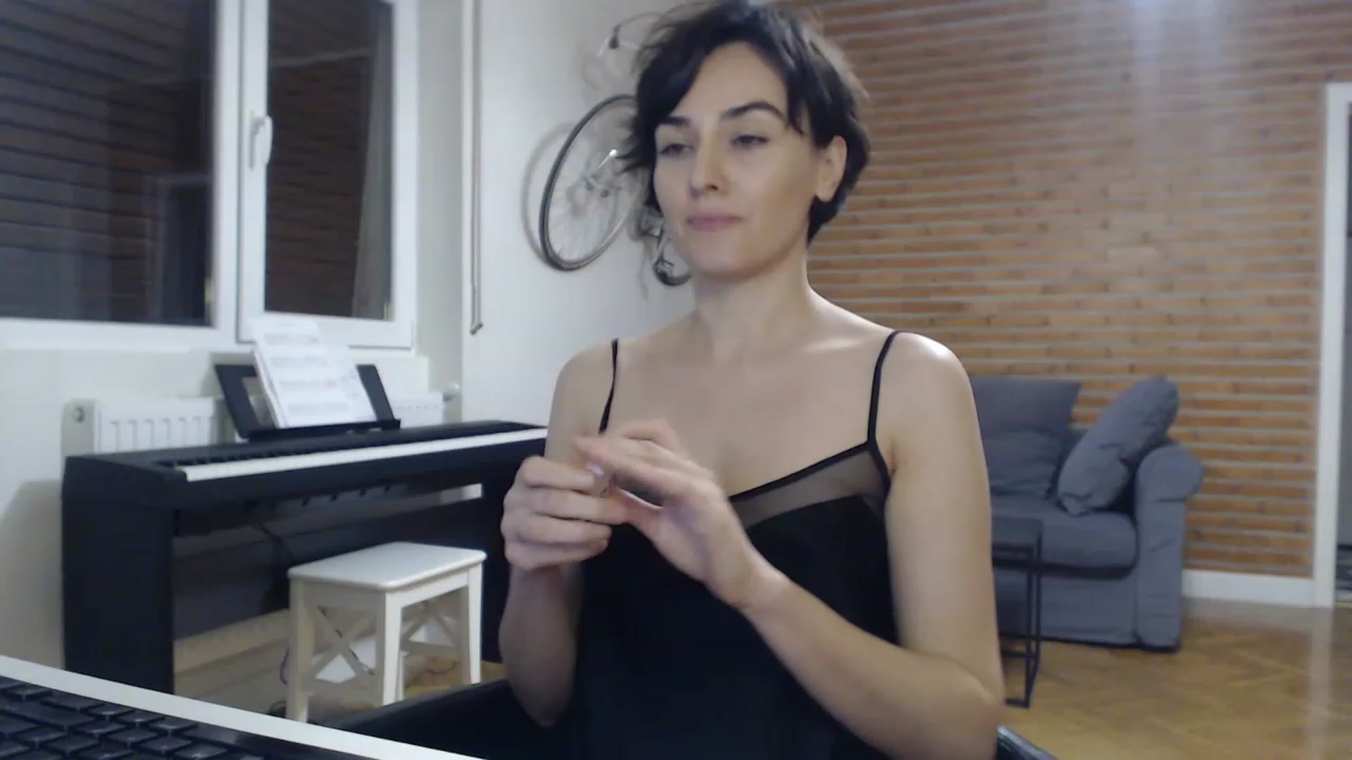 Gallery image thumbnail from Aylesh's myfreecams stream on, 11/28/2022, 23:40 image 3 of 20