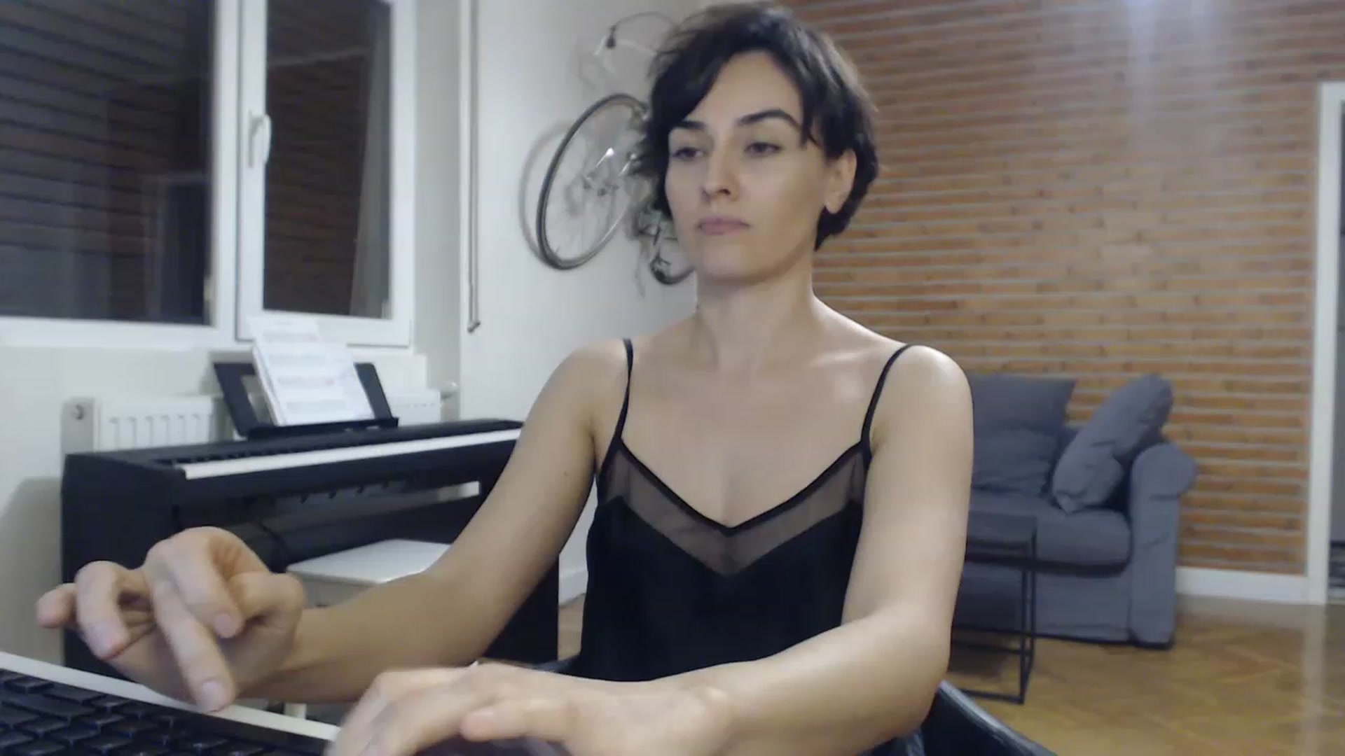 Gallery image thumbnail from Aylesh's myfreecams stream on, 11/28/2022, 23:40 image 9 of 20