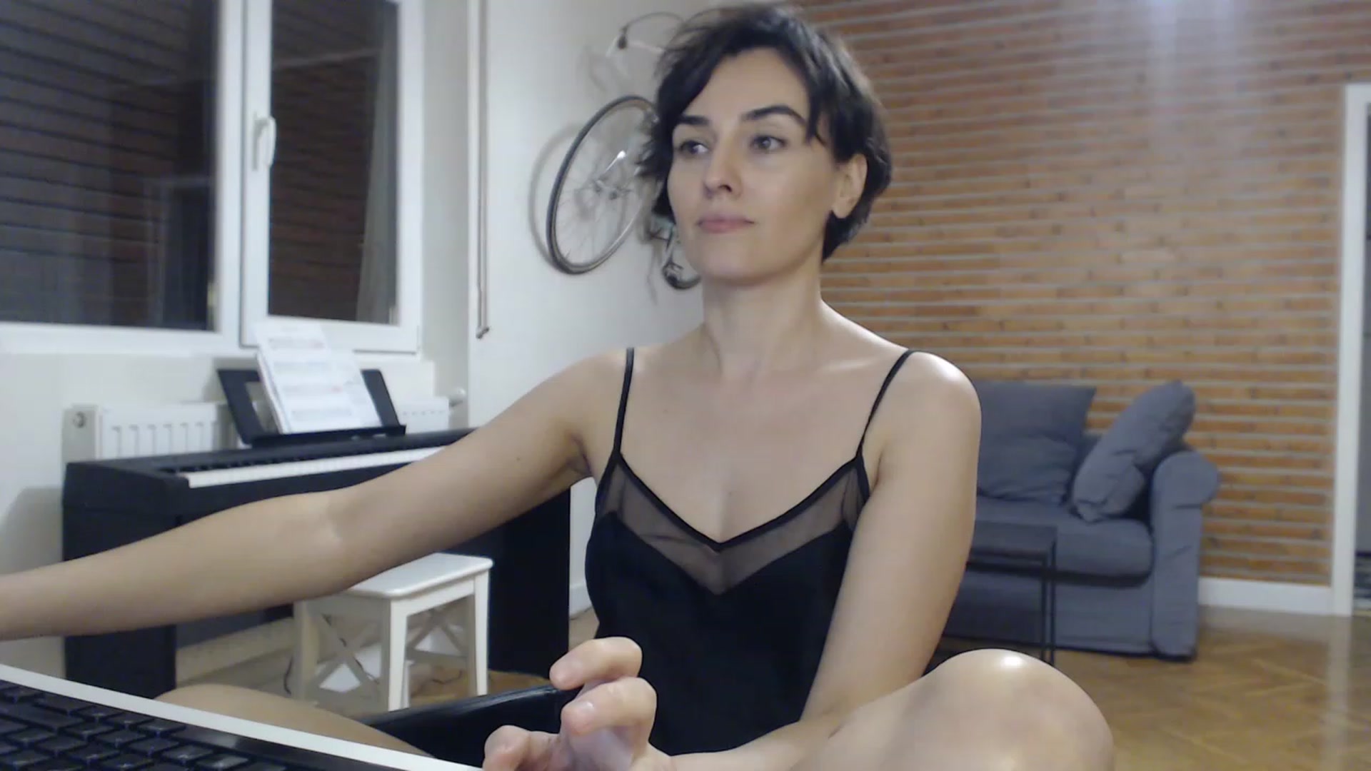 Gallery image thumbnail from Aylesh's myfreecams stream on, 11/28/2022, 23:40 image 20 of 20