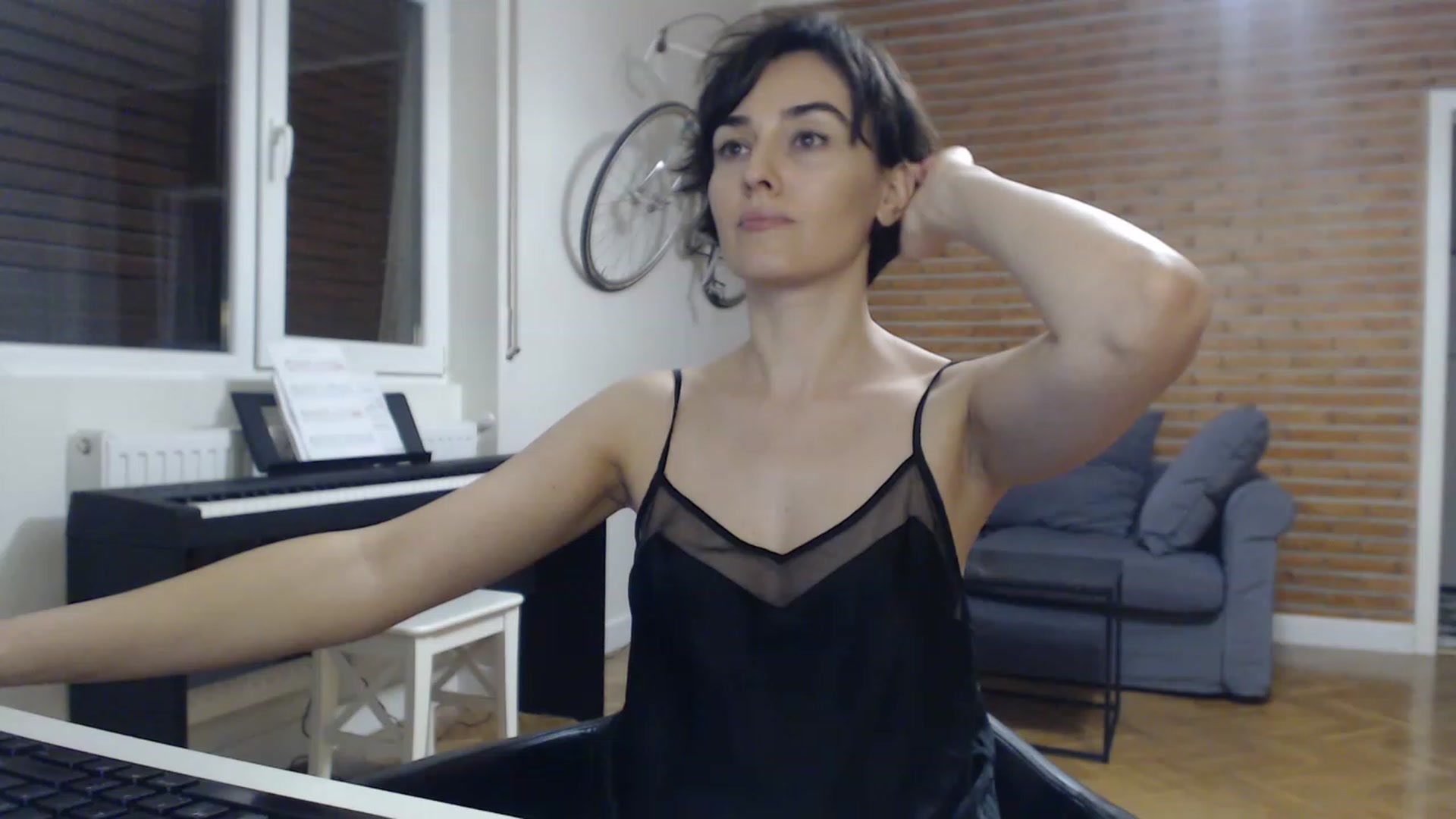 Gallery image thumbnail from Aylesh's myfreecams stream on, 11/28/2022, 23:40 image 6 of 20