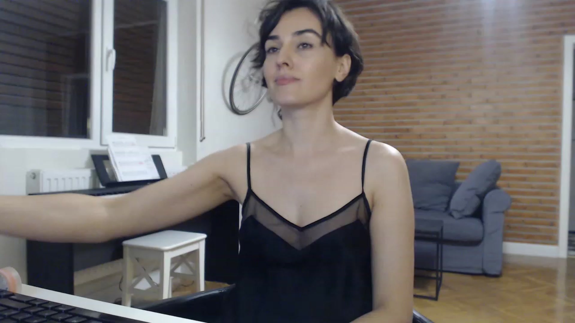 Gallery image thumbnail from Aylesh's myfreecams stream on, 11/28/2022, 23:40 image 18 of 20