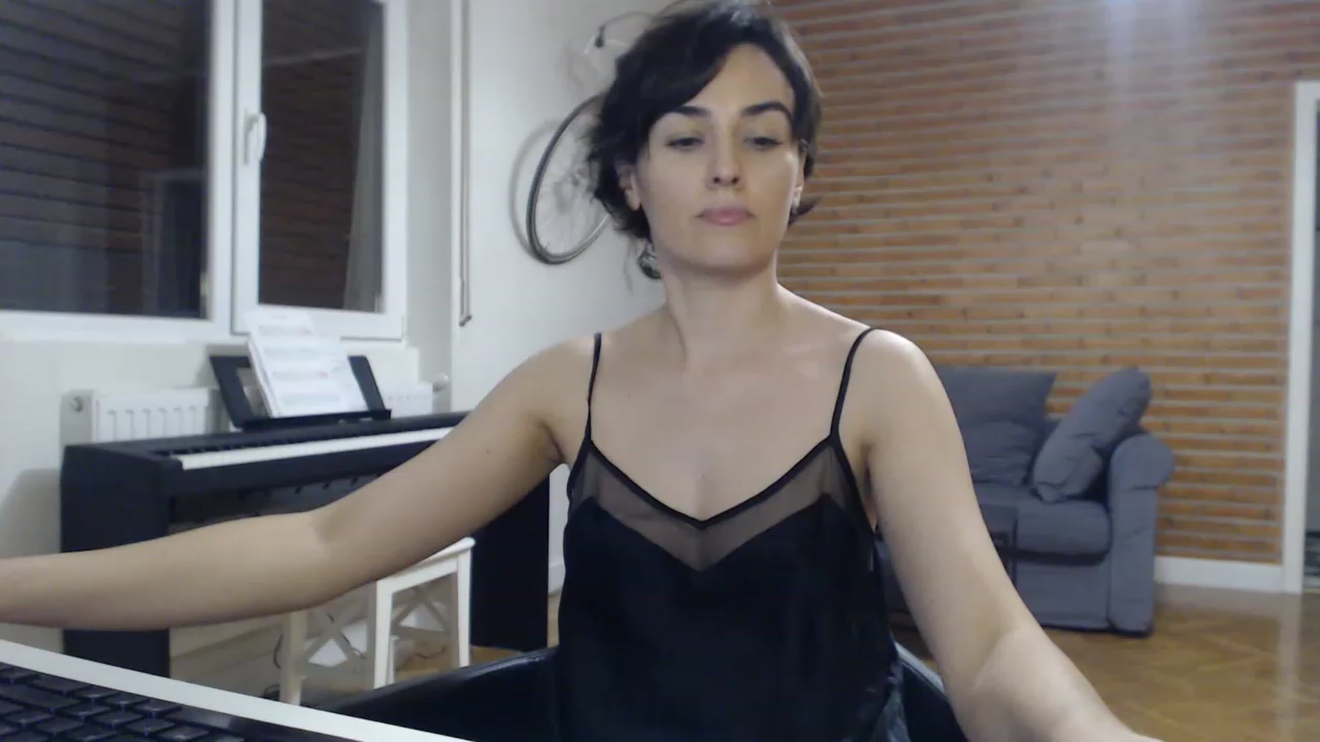 Gallery image thumbnail from Aylesh's myfreecams stream on, 11/28/2022, 23:40 image 7 of 20