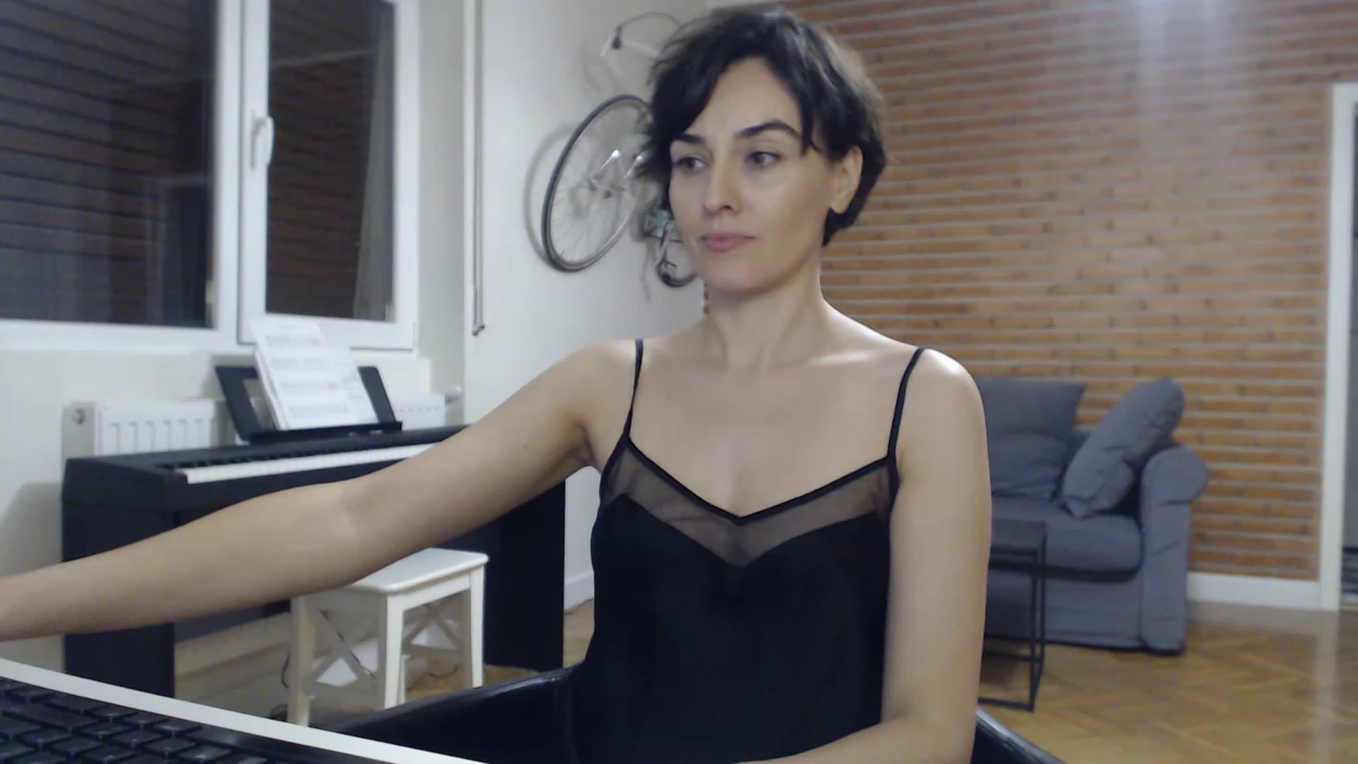 Gallery image thumbnail from Aylesh's myfreecams stream on, 11/28/2022, 23:40 image 8 of 20