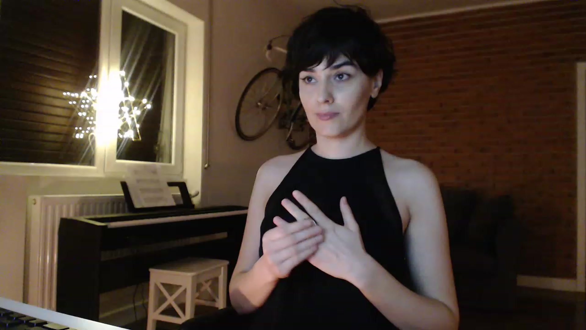 Gallery image thumbnail from Aylesh's myfreecams stream on, 12/27/2022, 24:49 image 7 of 20