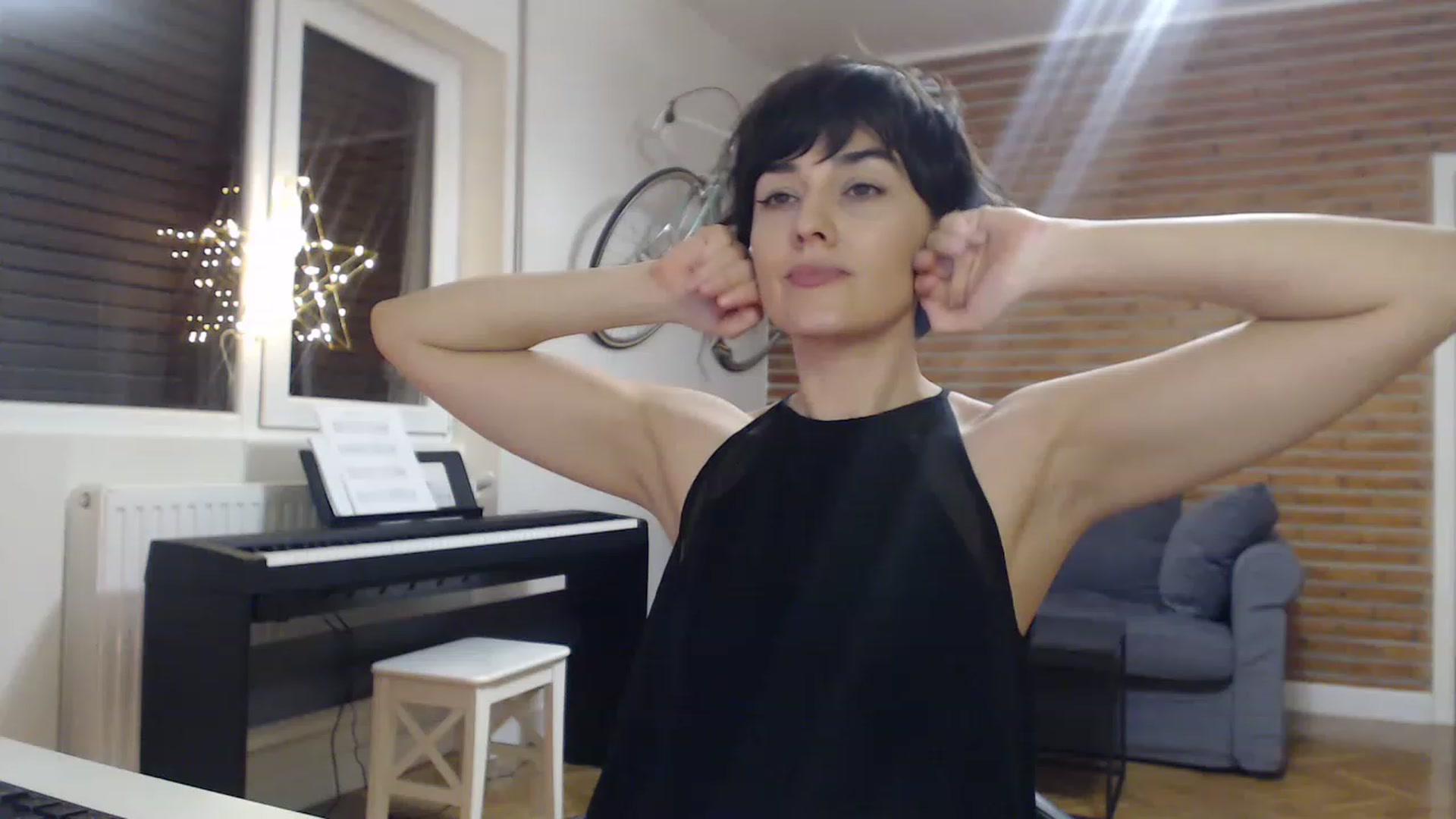 Gallery image thumbnail from Aylesh's myfreecams stream on, 12/27/2022, 24:49 image 11 of 20