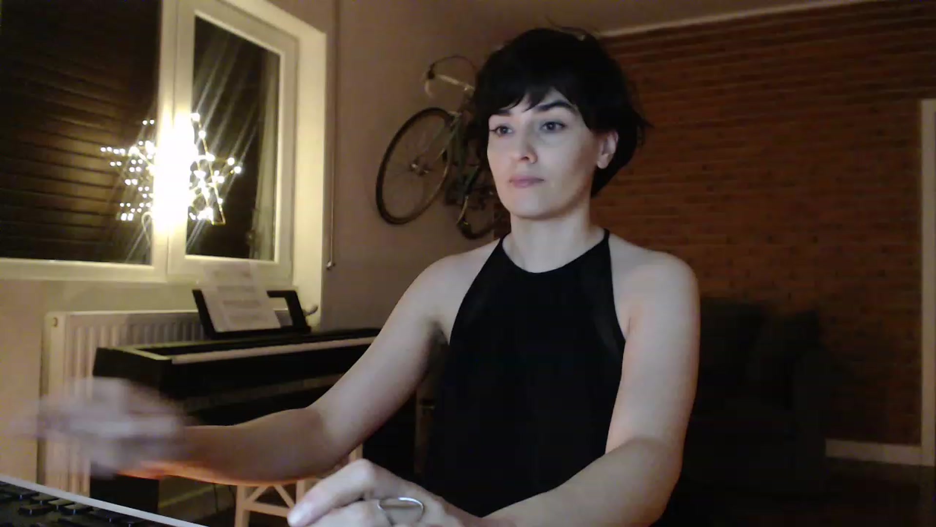Gallery image thumbnail from Aylesh's myfreecams stream on, 12/27/2022, 24:49 image 1 of 20