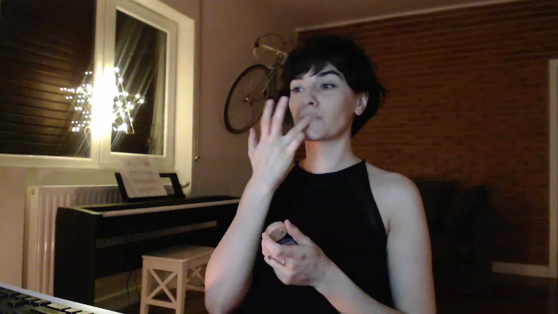 Gallery image thumbnail from Aylesh's myfreecams stream on, 12/27/2022, 24:49 image 3 of 20