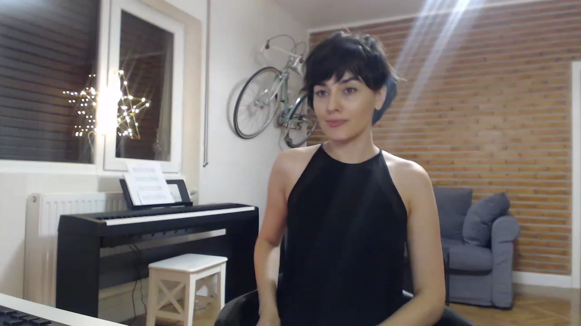 Gallery image thumbnail from Aylesh's myfreecams stream on, 12/27/2022, 24:49 image 10 of 20