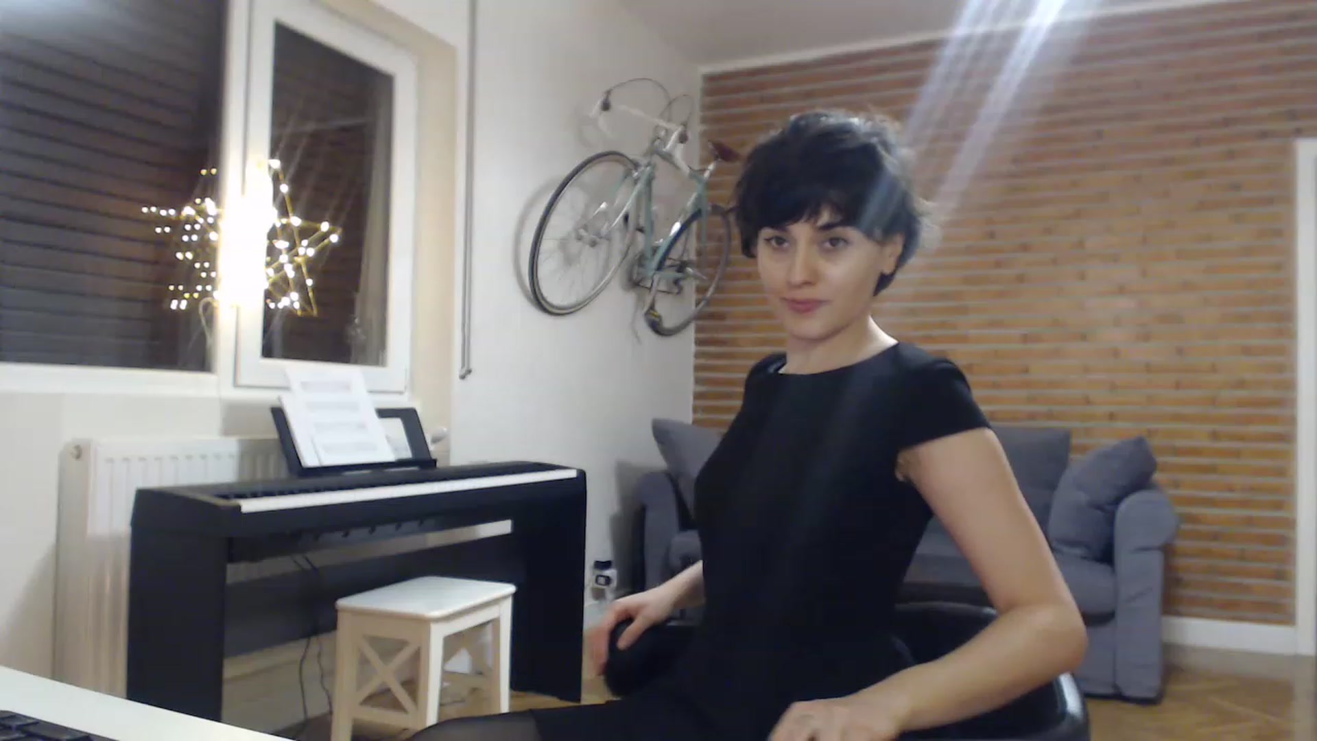 Gallery image thumbnail from Aylesh's myfreecams stream on, 12/27/2022, 24:49 image 18 of 20