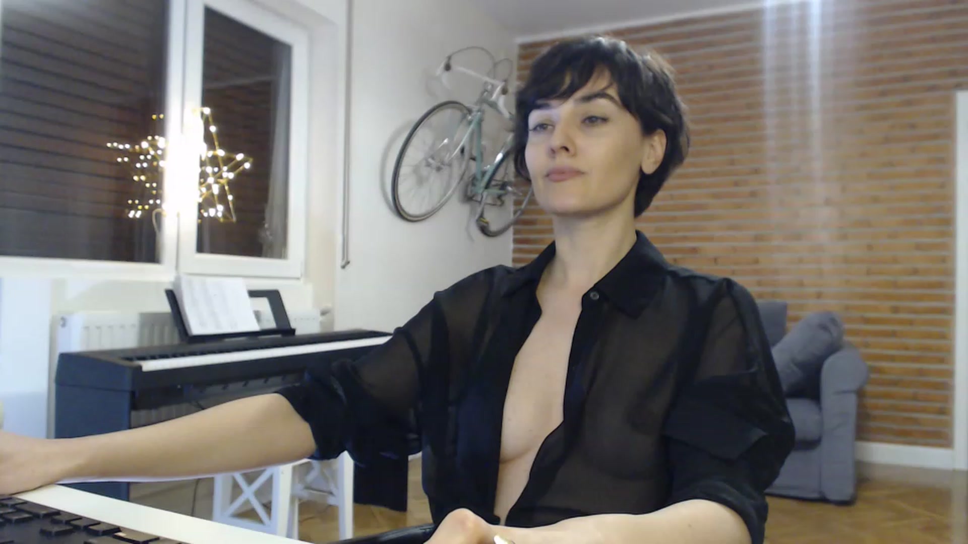 Gallery image thumbnail from Aylesh's myfreecams stream on, 12/30/2022, 23:34 image 10 of 20