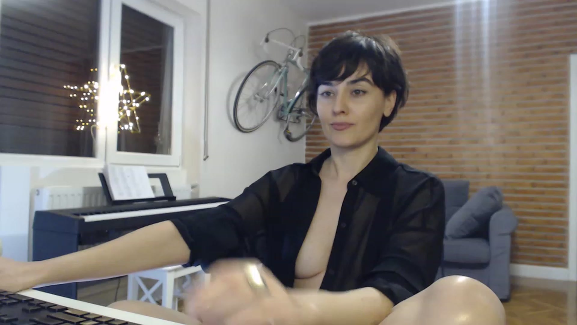 Gallery image thumbnail from Aylesh's myfreecams stream on, 12/30/2022, 23:34 image 6 of 20