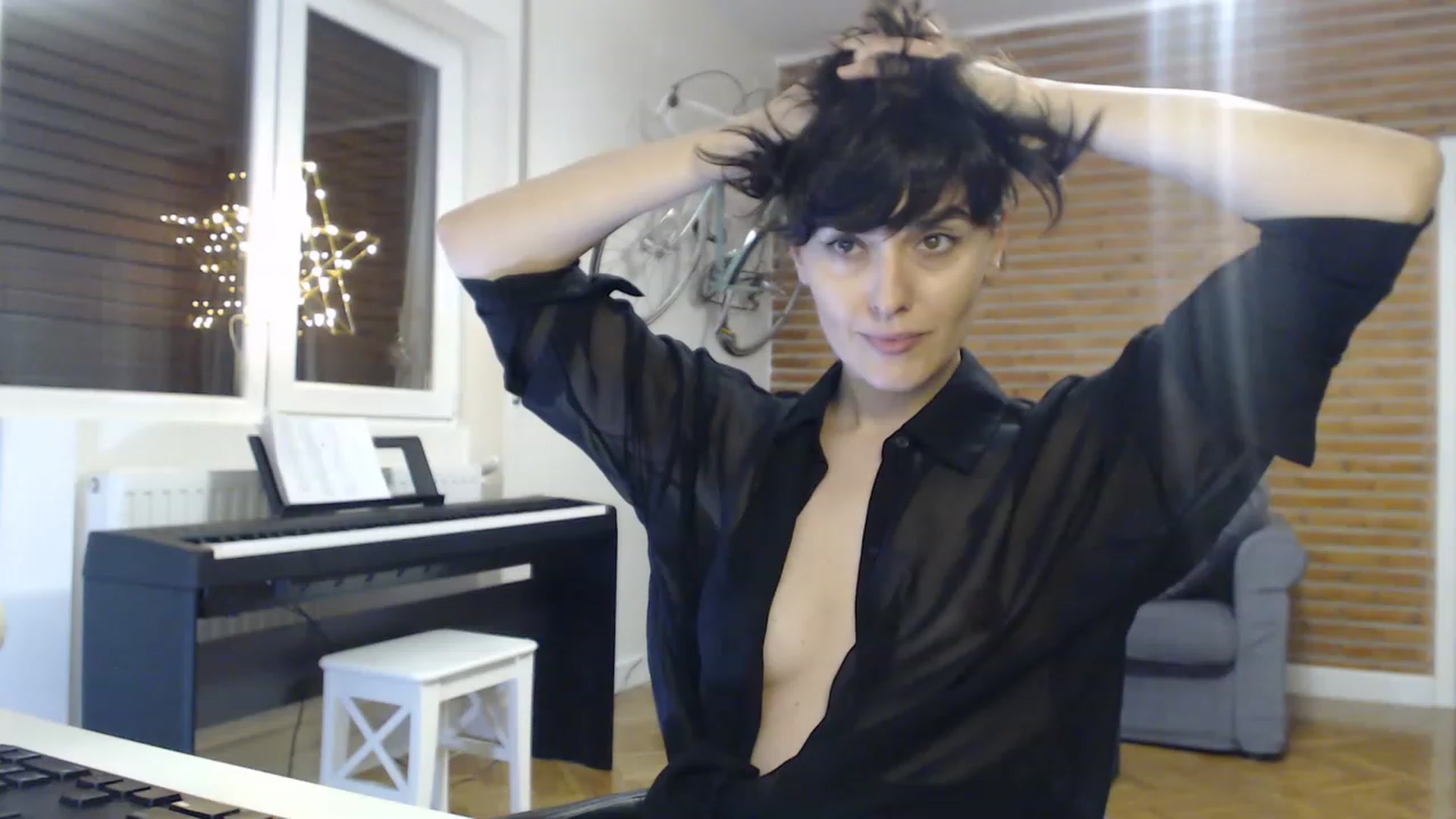 Gallery image thumbnail from Aylesh's myfreecams stream on, 12/30/2022, 23:34 image 11 of 20