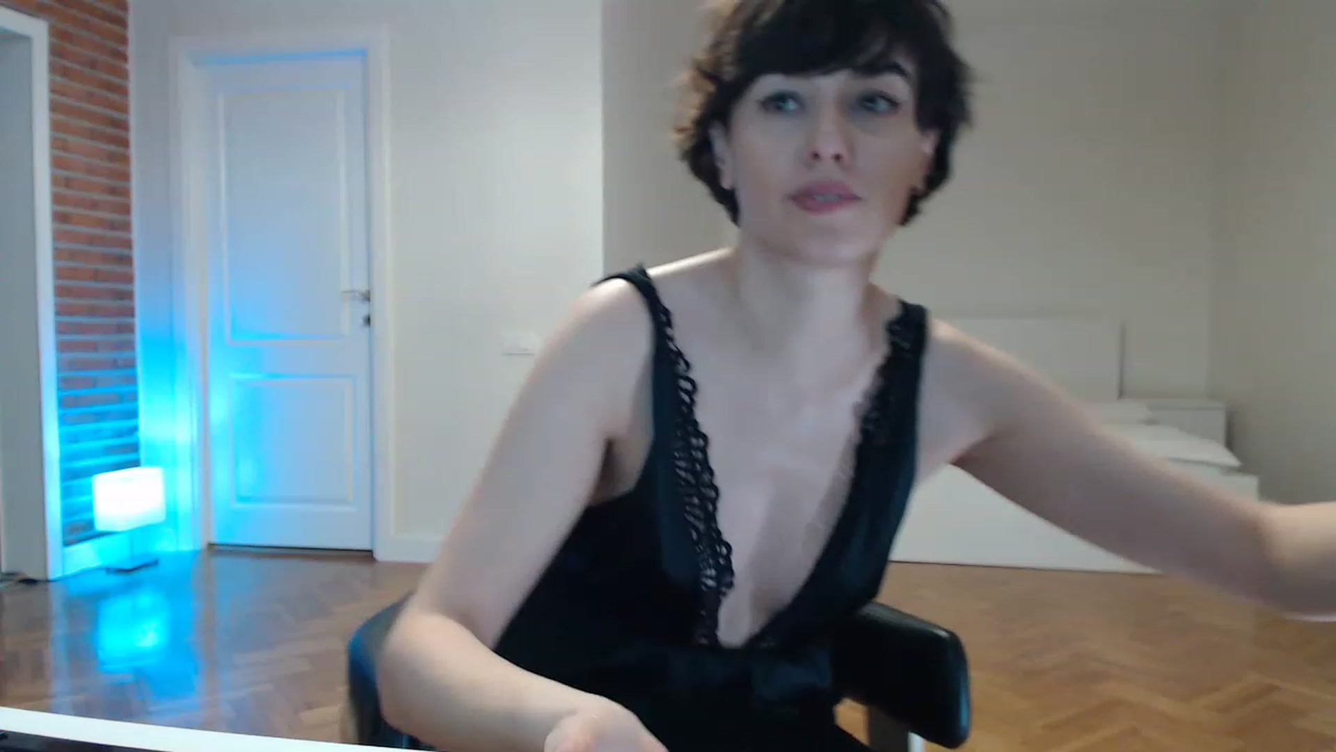 Gallery image thumbnail from Aylesh's myfreecams stream on, 01/19/2023, 21:34 image 11 of 20