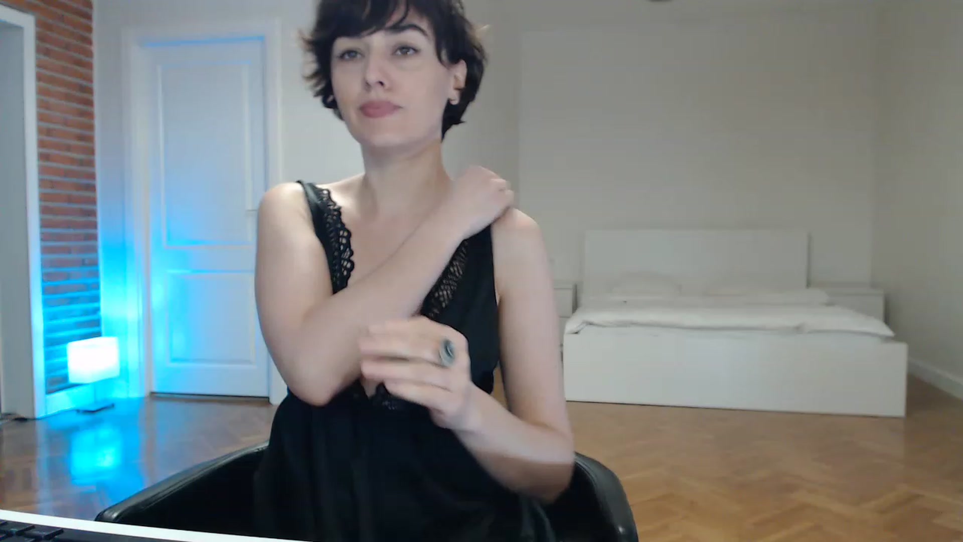 Gallery image thumbnail from Aylesh's myfreecams stream on, 01/19/2023, 21:34 image 3 of 20