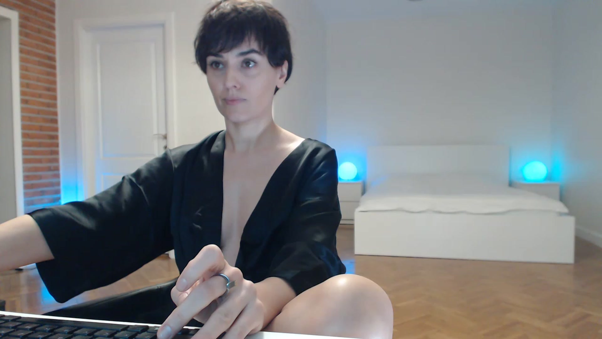 Gallery image thumbnail from Aylesh's myfreecams stream on, 02/10/2023, 21:41 image 6 of 20