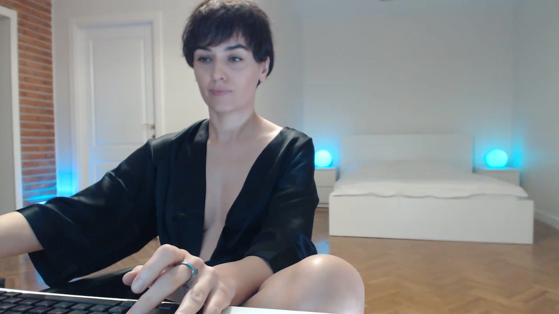 Gallery image thumbnail from Aylesh's myfreecams stream on, 02/10/2023, 21:41 image 8 of 20