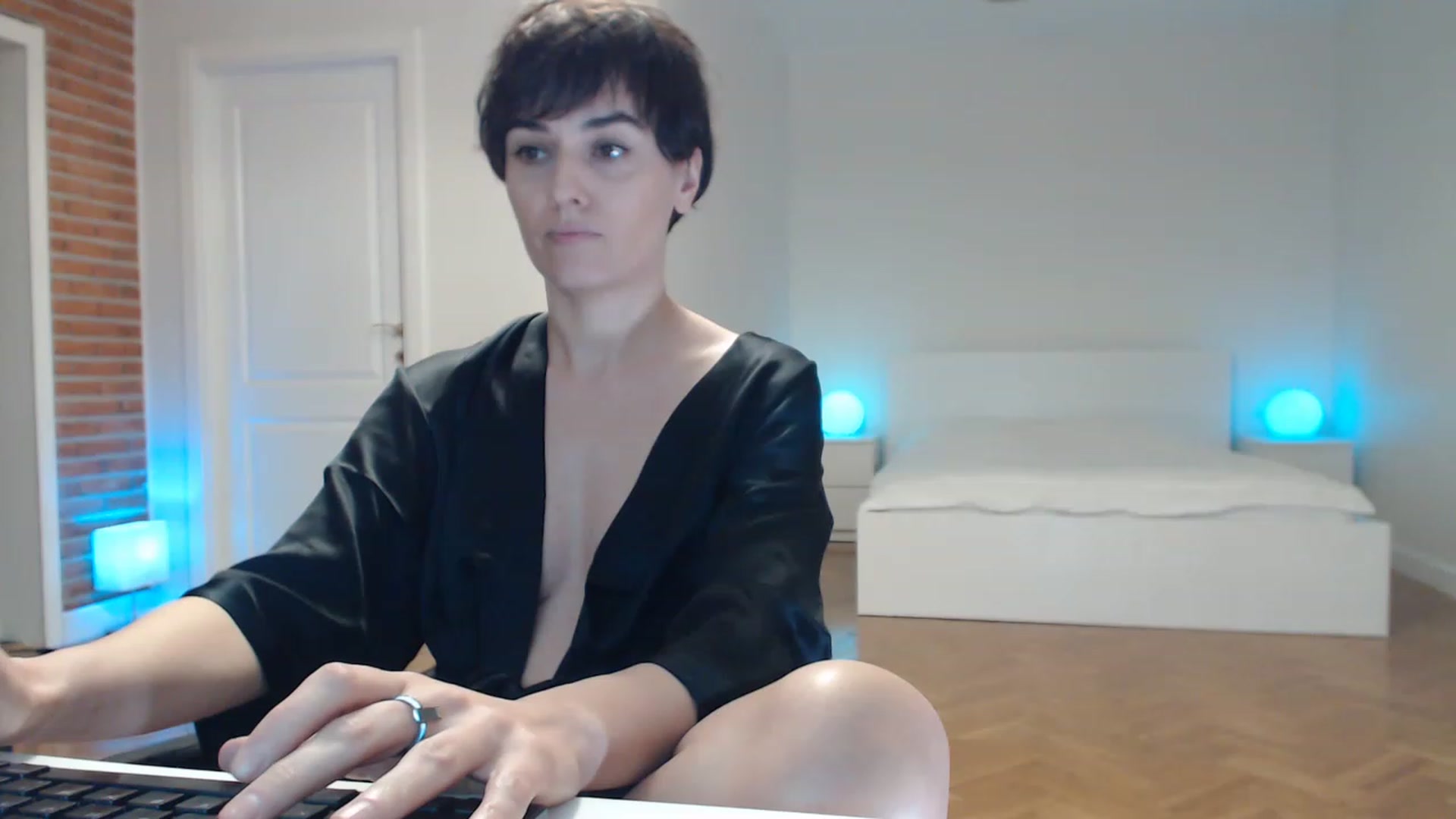 Gallery image thumbnail from Aylesh's myfreecams stream on, 02/10/2023, 21:41 image 5 of 20