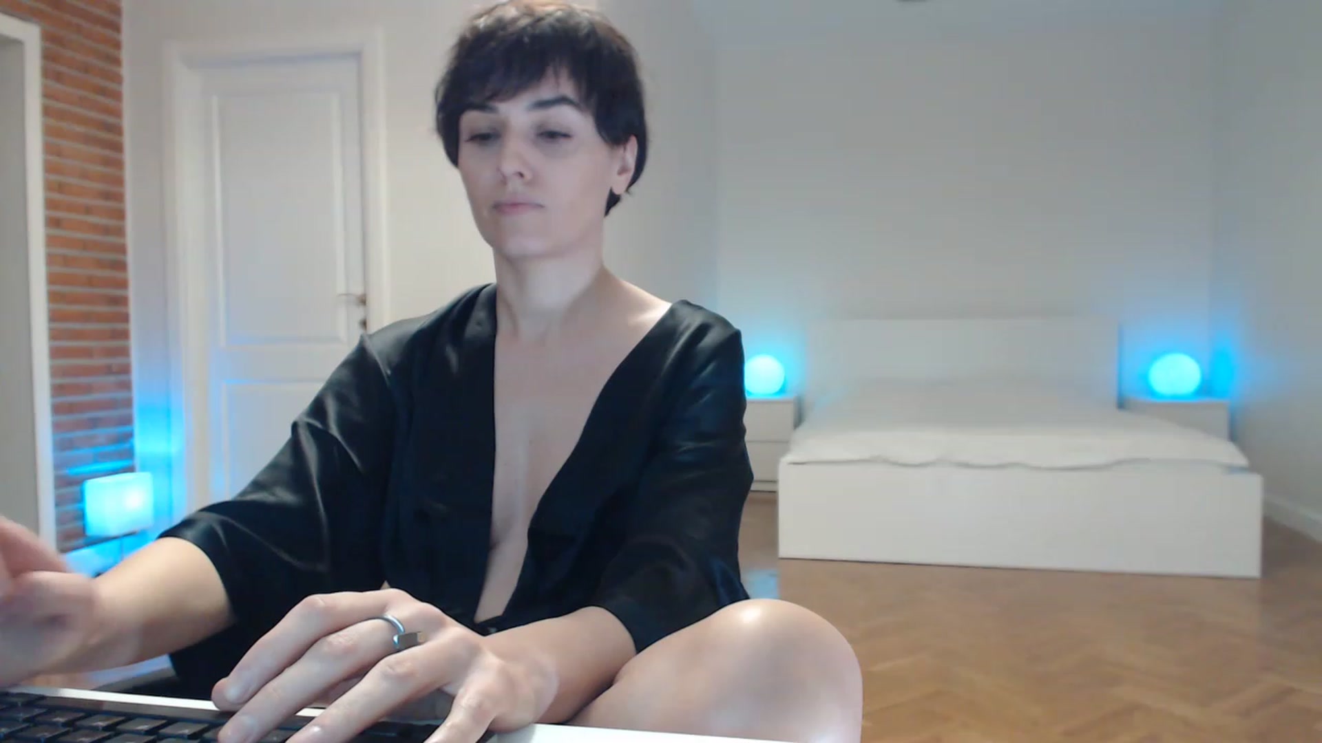 Gallery image thumbnail from Aylesh's myfreecams stream on, 02/10/2023, 21:41 image 4 of 20