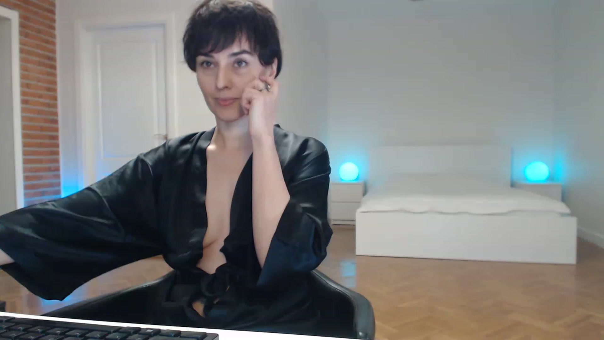 Gallery image thumbnail from Aylesh's myfreecams stream on, 02/10/2023, 21:41 image 18 of 20