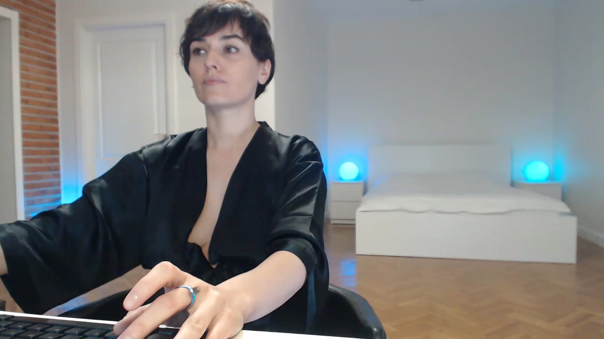 Gallery image thumbnail from Aylesh's myfreecams stream on, 02/10/2023, 21:41 image 19 of 20