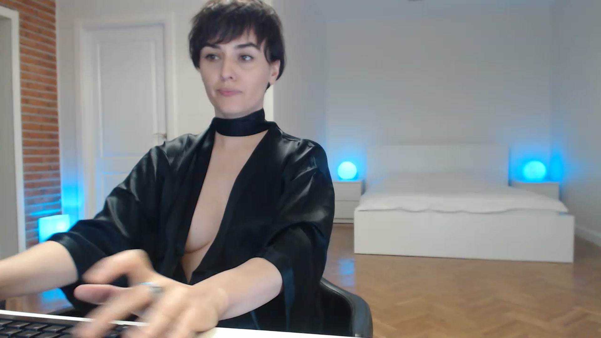 Gallery image thumbnail from Aylesh's myfreecams stream on, 02/10/2023, 23:08 image 9 of 20