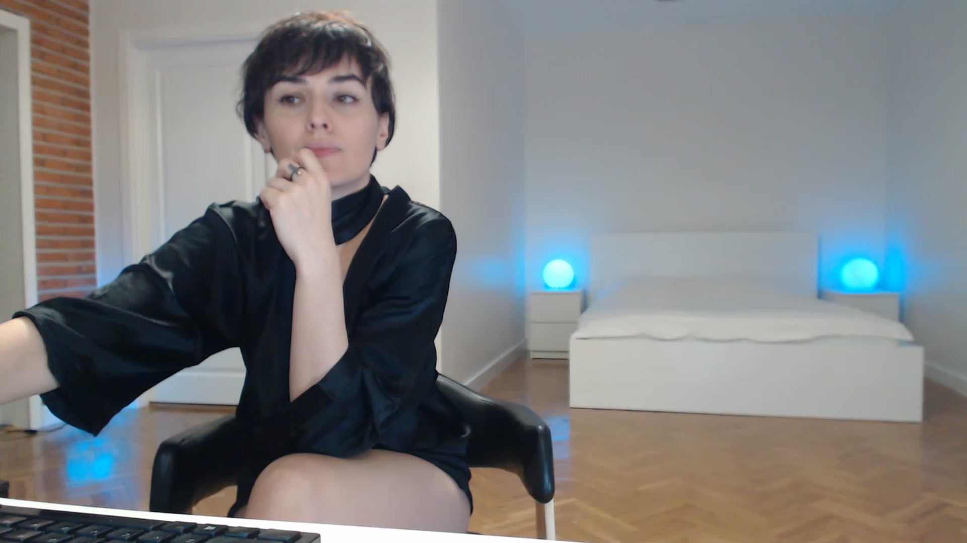 Gallery image thumbnail from Aylesh's myfreecams stream on, 02/10/2023, 23:08 image 7 of 20