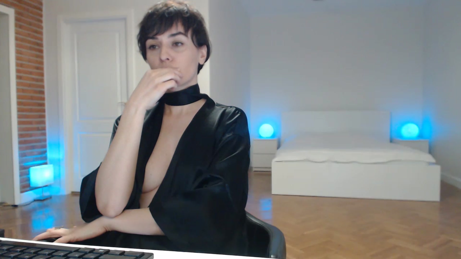 Gallery image thumbnail from Aylesh's myfreecams stream on, 02/10/2023, 23:08 image 10 of 20