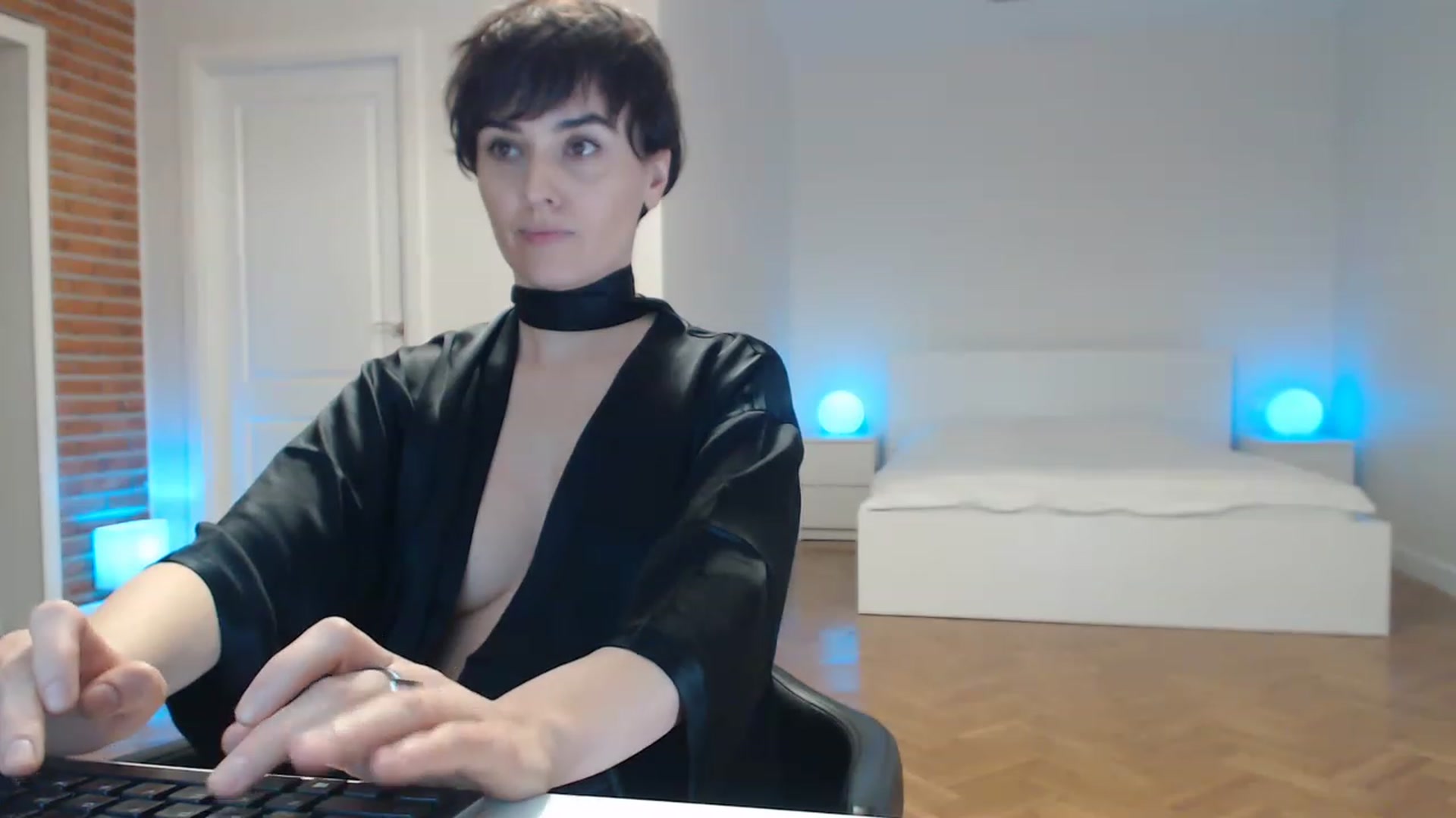 Gallery image thumbnail from Aylesh's myfreecams stream on, 02/10/2023, 23:08 image 12 of 20