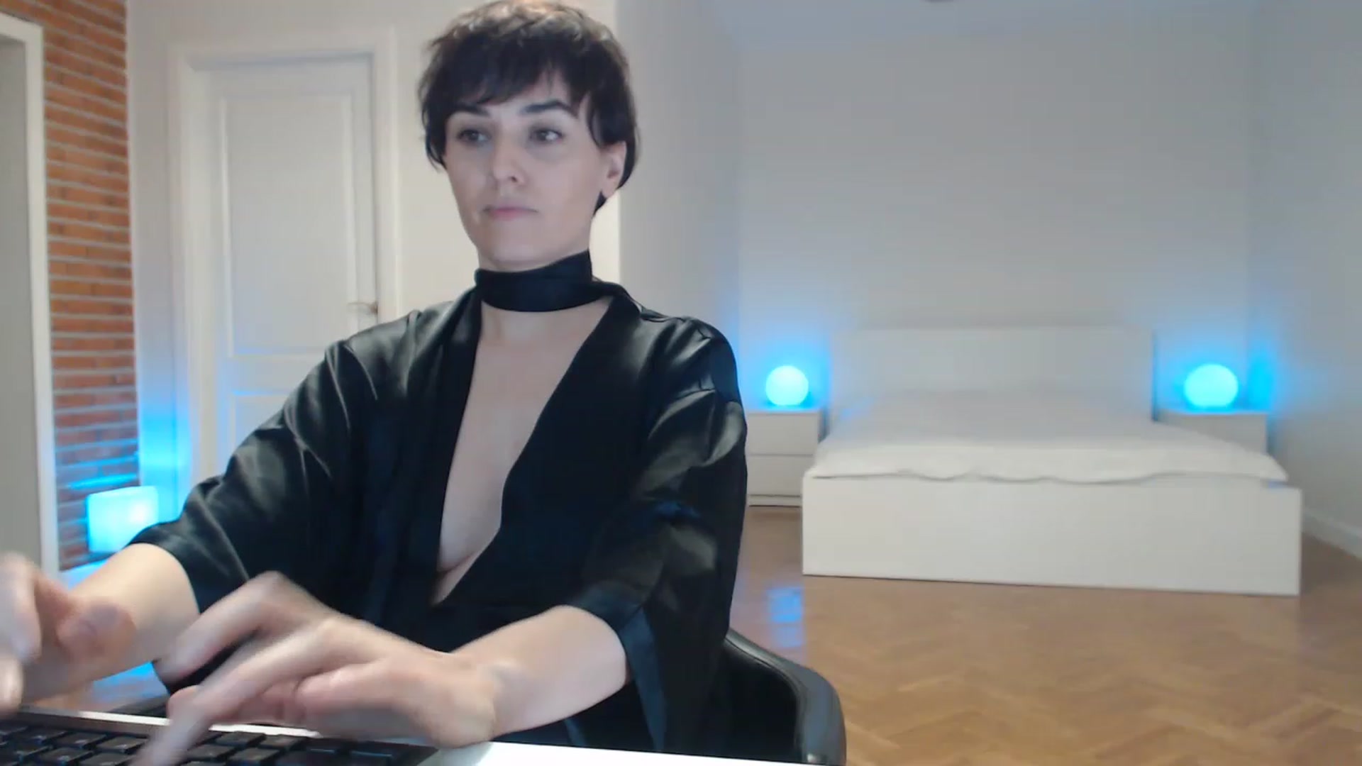Gallery image thumbnail from Aylesh's myfreecams stream on, 02/10/2023, 23:08 image 13 of 20