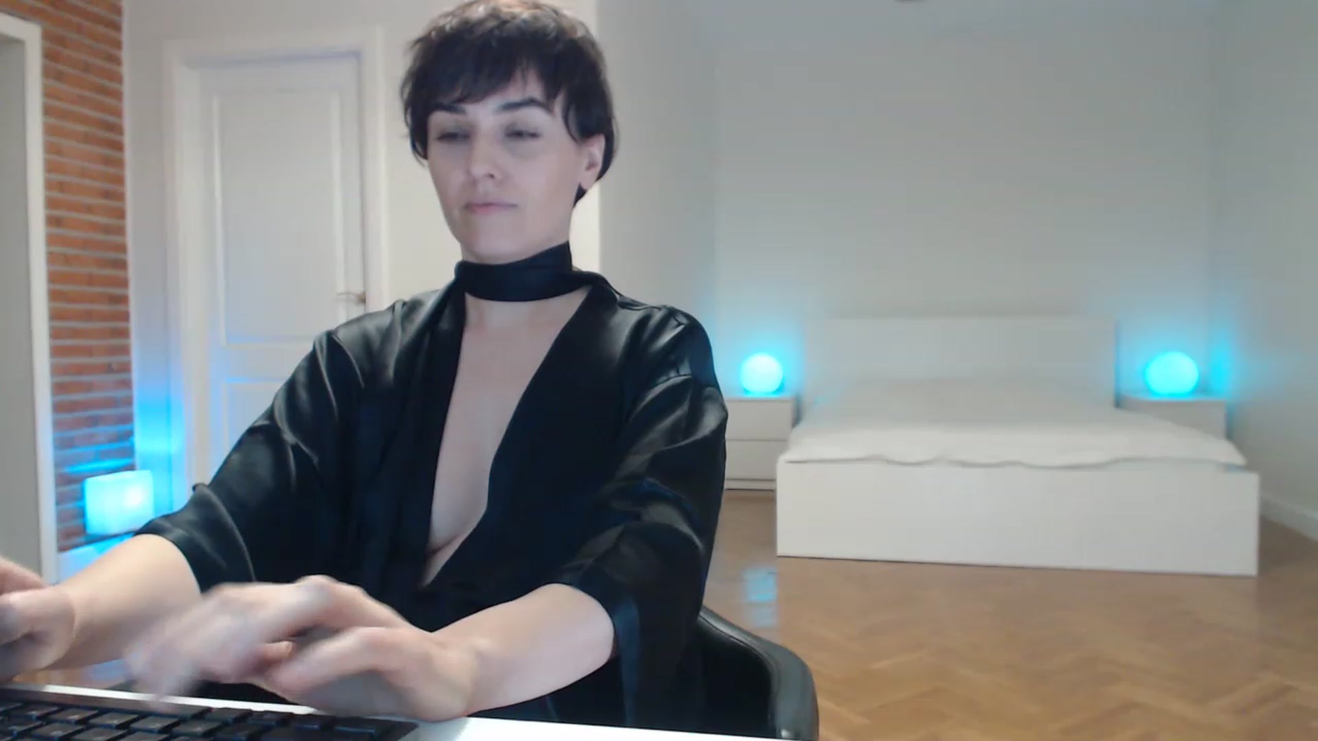 Gallery image thumbnail from Aylesh's myfreecams stream on, 02/10/2023, 23:08 image 14 of 20