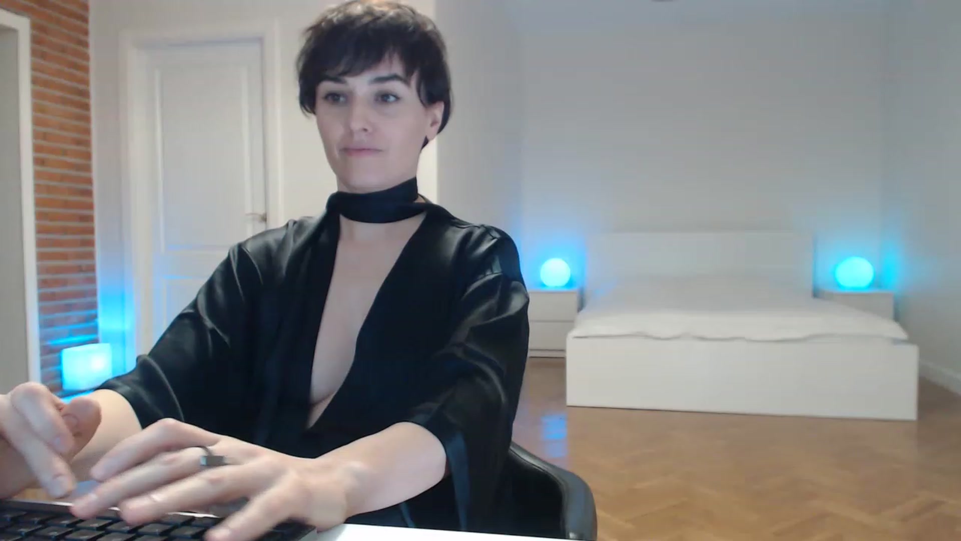 Gallery image thumbnail from Aylesh's myfreecams stream on, 02/10/2023, 23:08 image 16 of 20