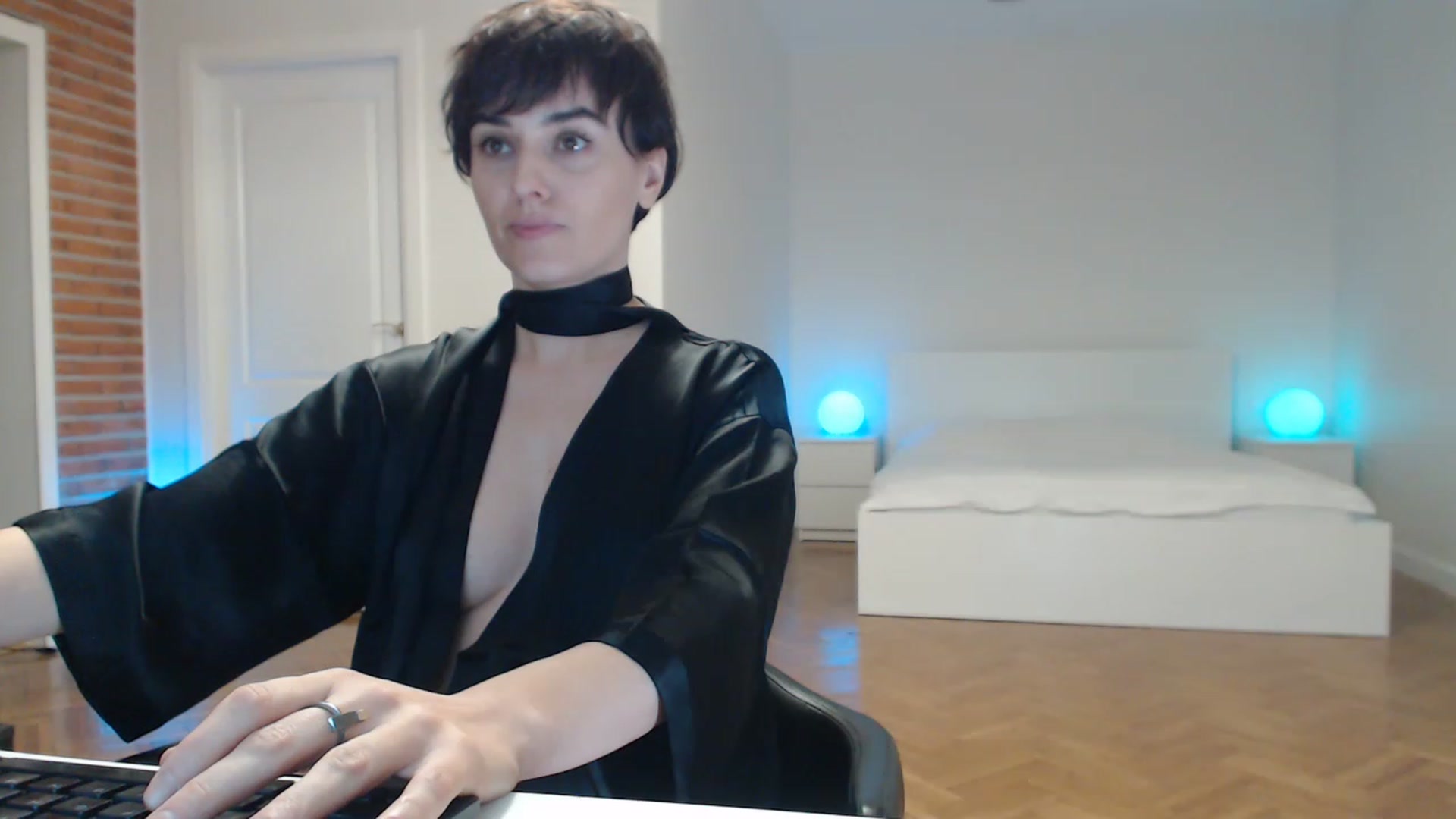 Gallery image thumbnail from Aylesh's myfreecams stream on, 02/10/2023, 23:08 image 15 of 20