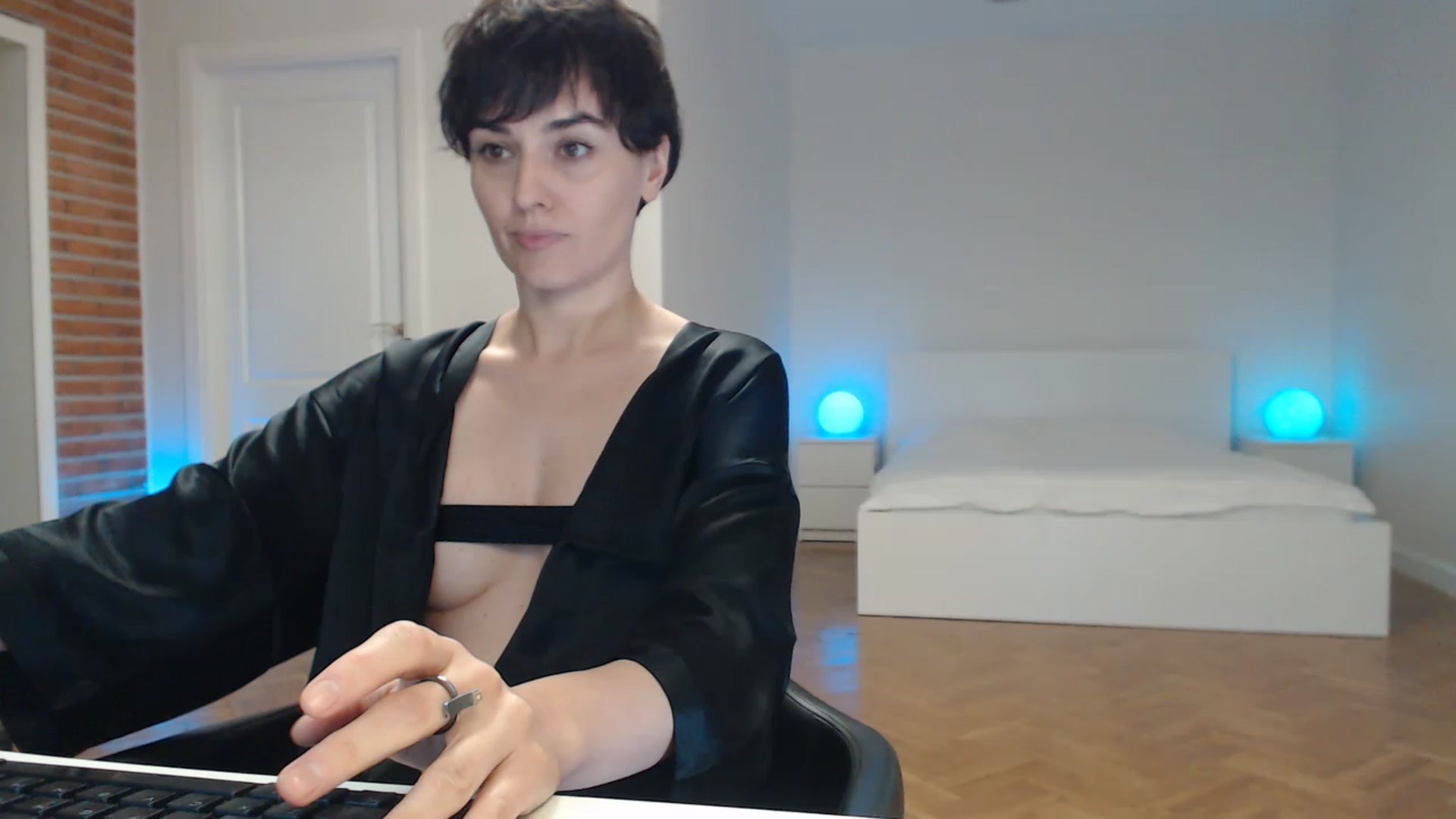 Gallery image thumbnail from Aylesh's myfreecams stream on, 02/10/2023, 23:08 image 1 of 20