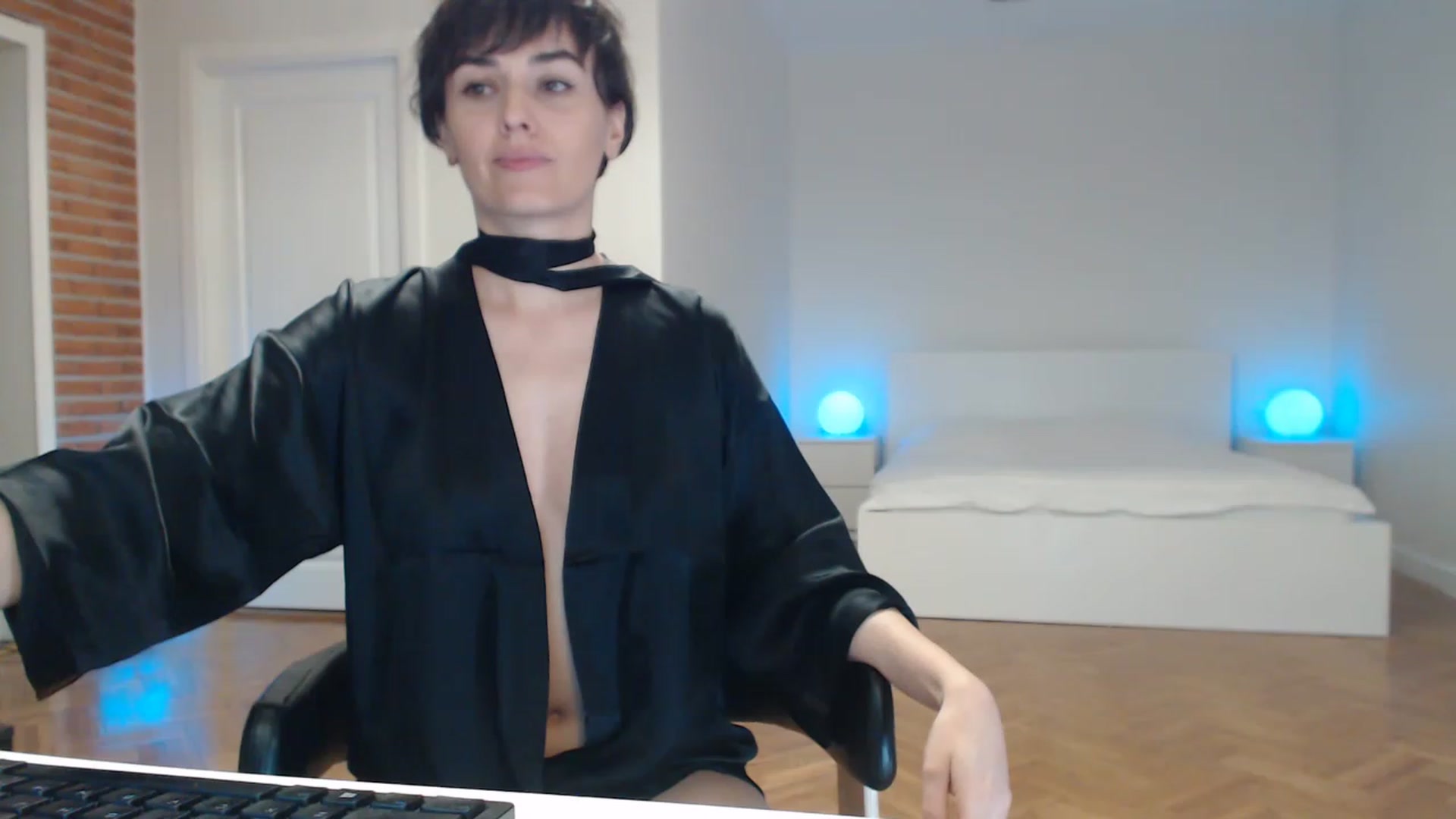 Gallery image thumbnail from Aylesh's myfreecams stream on, 02/10/2023, 23:08 image 6 of 20