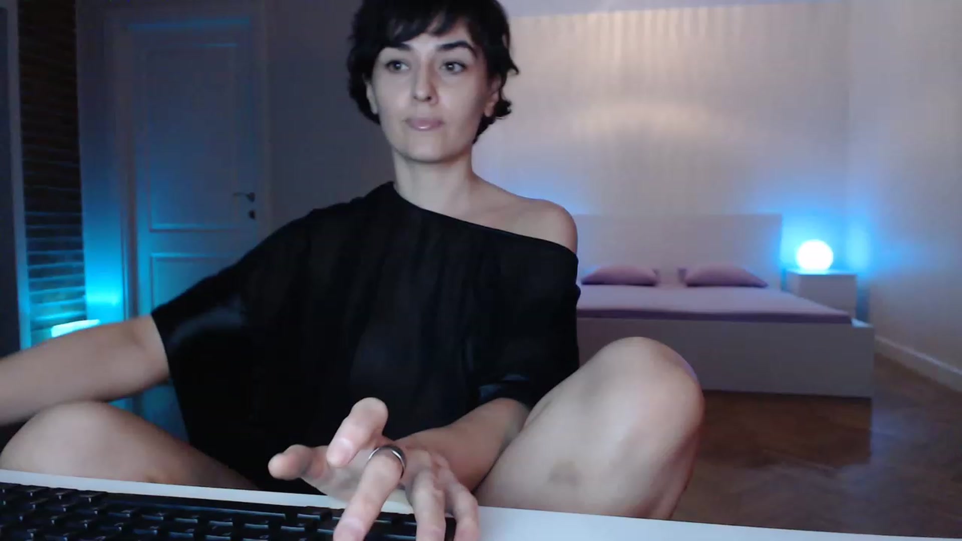 Gallery image thumbnail from Aylesh's myfreecams stream on, 04/09/2023, 17:19 image 6 of 20