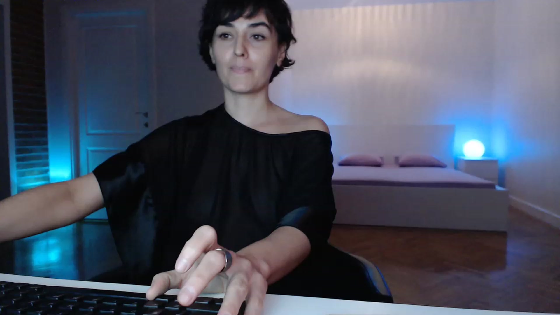 Gallery image thumbnail from Aylesh's myfreecams stream on, 04/09/2023, 17:19 image 17 of 20