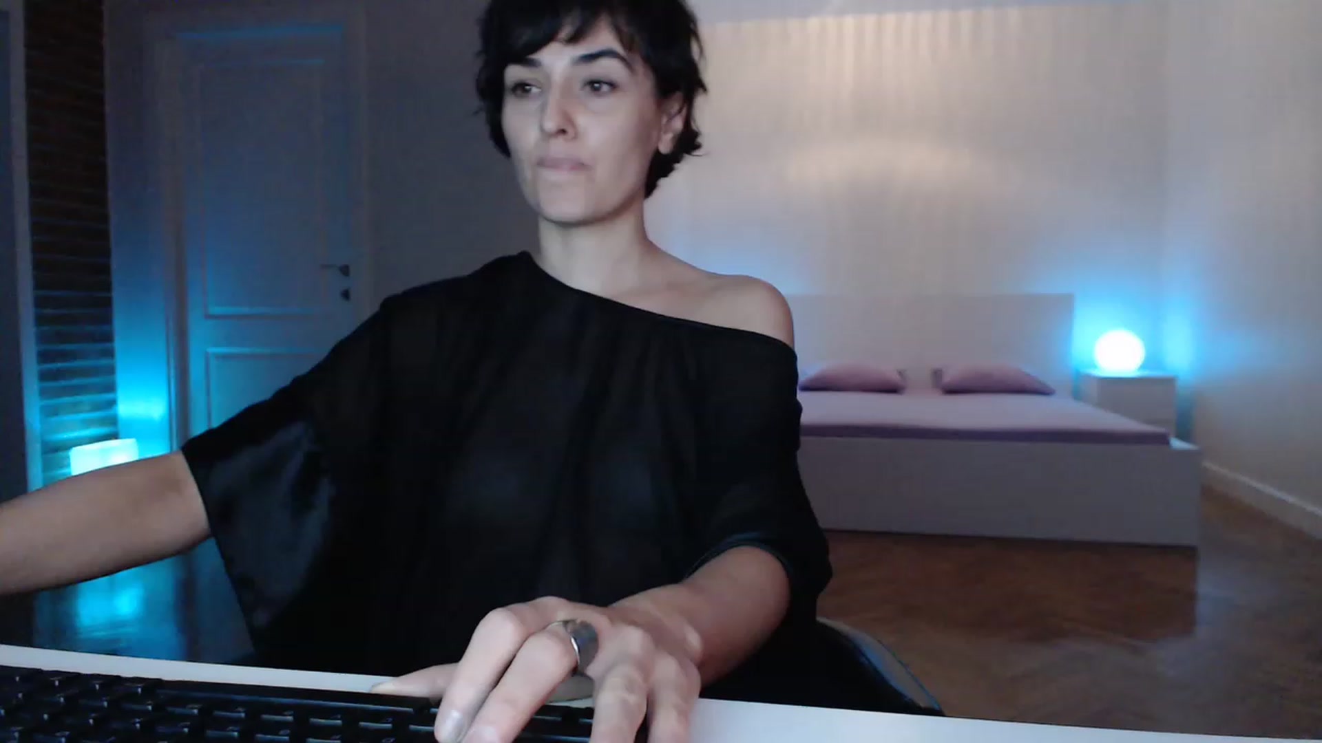 Gallery image thumbnail from Aylesh's myfreecams stream on, 04/09/2023, 17:19 image 1 of 20