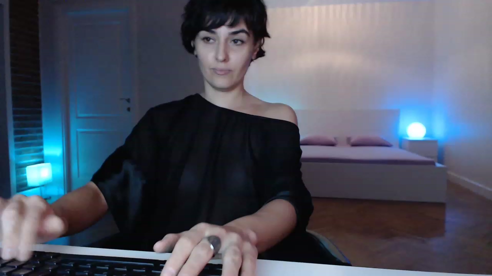 Gallery image thumbnail from Aylesh's myfreecams stream on, 04/09/2023, 17:19 image 3 of 20