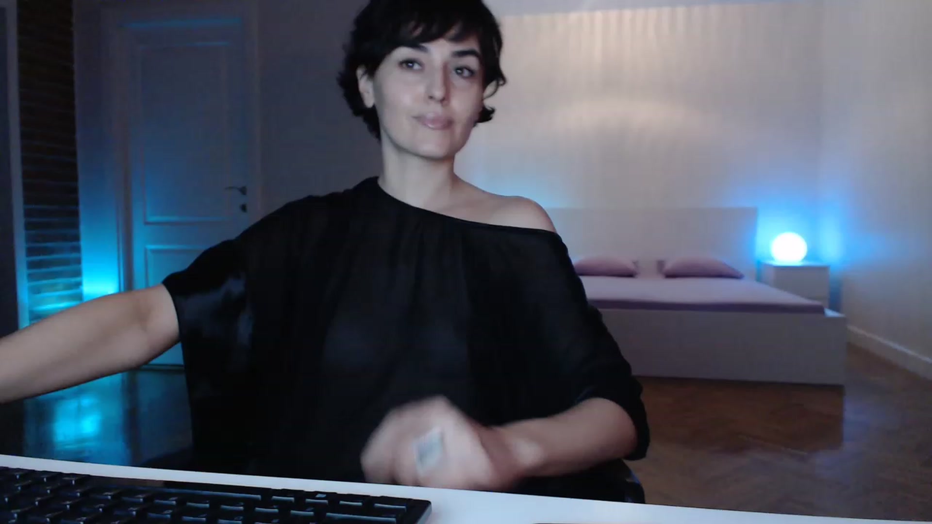 Gallery image thumbnail from Aylesh's myfreecams stream on, 04/09/2023, 17:19 image 10 of 20