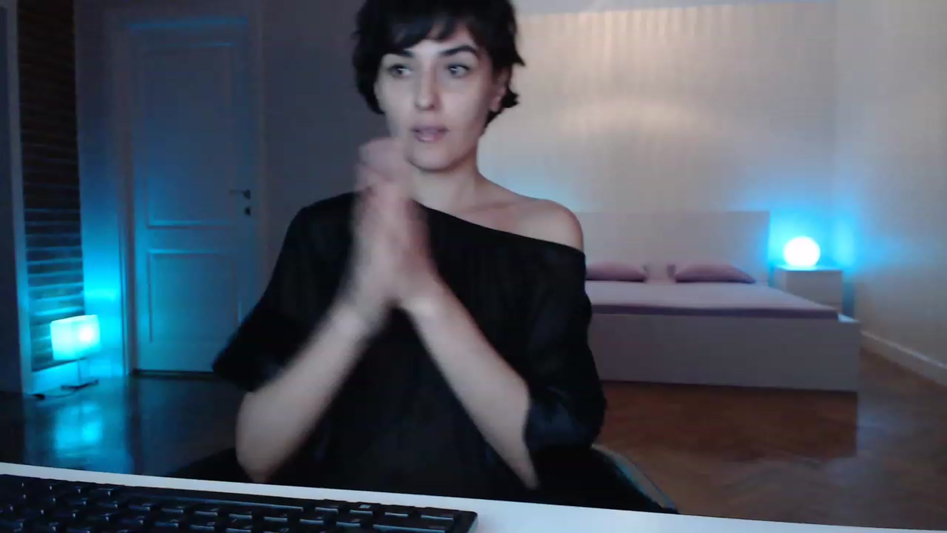Gallery image thumbnail from Aylesh's myfreecams stream on, 04/09/2023, 17:19 image 5 of 20