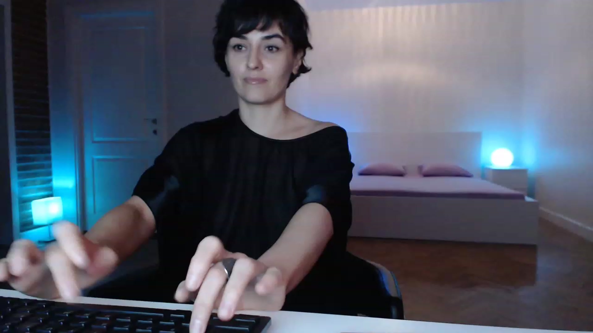 Gallery image thumbnail from Aylesh's myfreecams stream on, 04/09/2023, 17:19 image 16 of 20