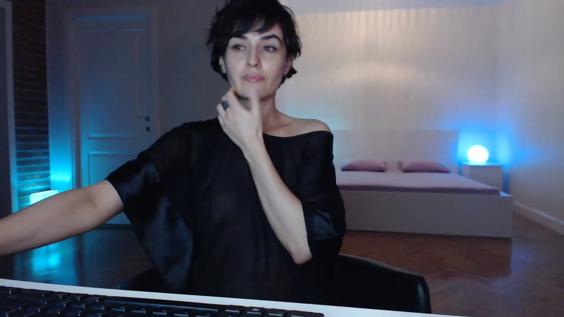 Gallery image thumbnail from Aylesh's myfreecams stream on, 04/09/2023, 20:35 image 13 of 20