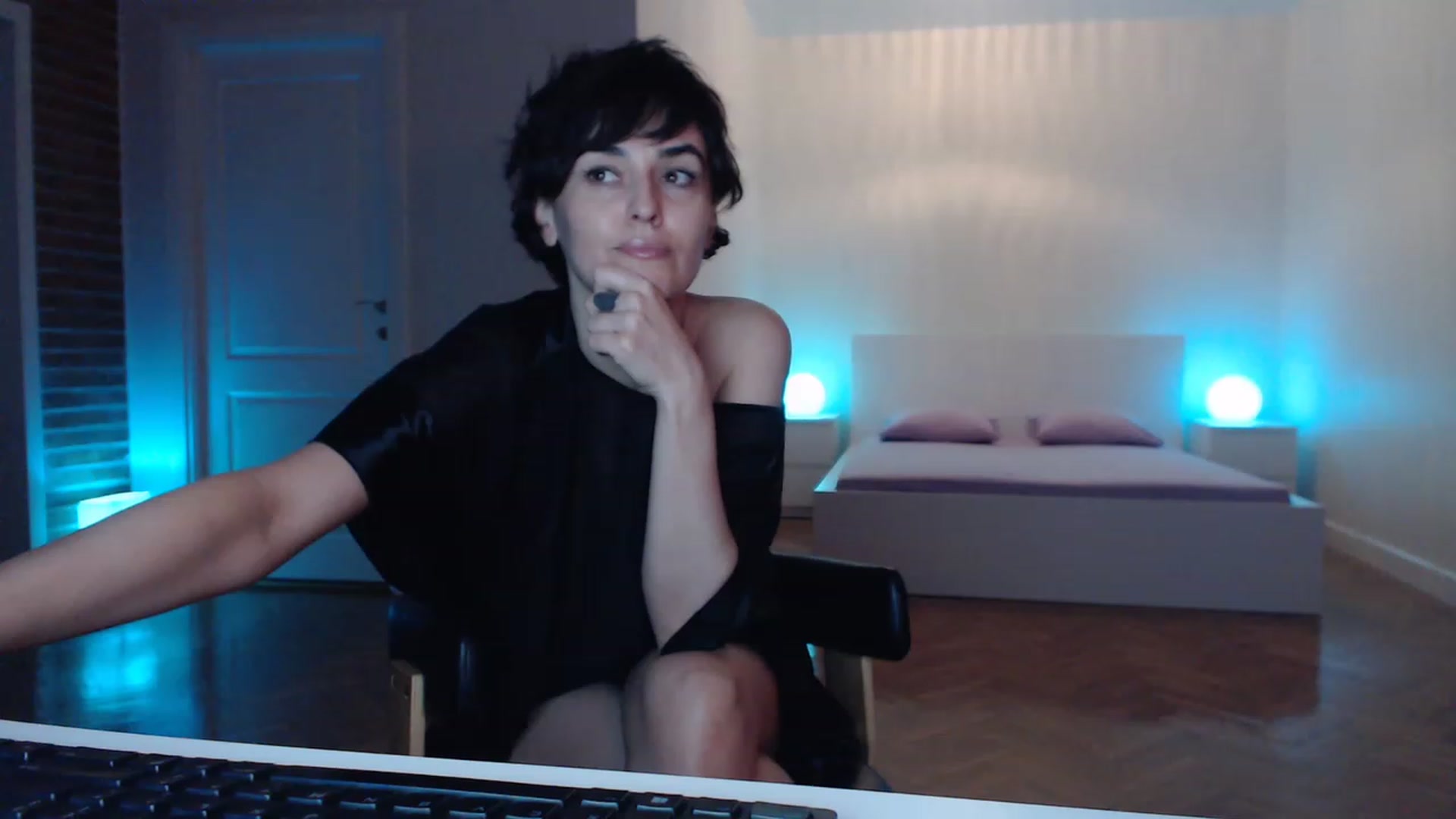 Gallery image thumbnail from Aylesh's myfreecams stream on, 04/09/2023, 20:35 image 14 of 20