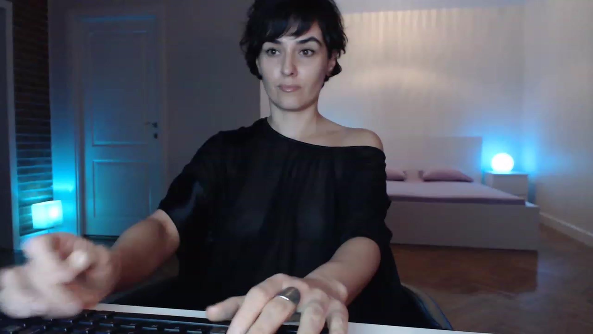 Gallery image thumbnail from Aylesh's myfreecams stream on, 04/09/2023, 20:35 image 7 of 20