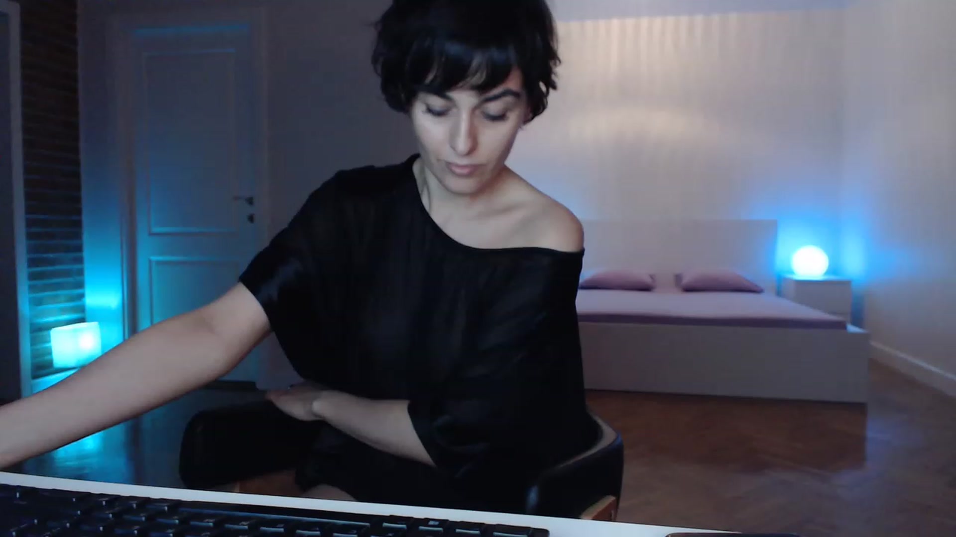 Gallery image thumbnail from Aylesh's myfreecams stream on, 04/09/2023, 20:35 image 10 of 20