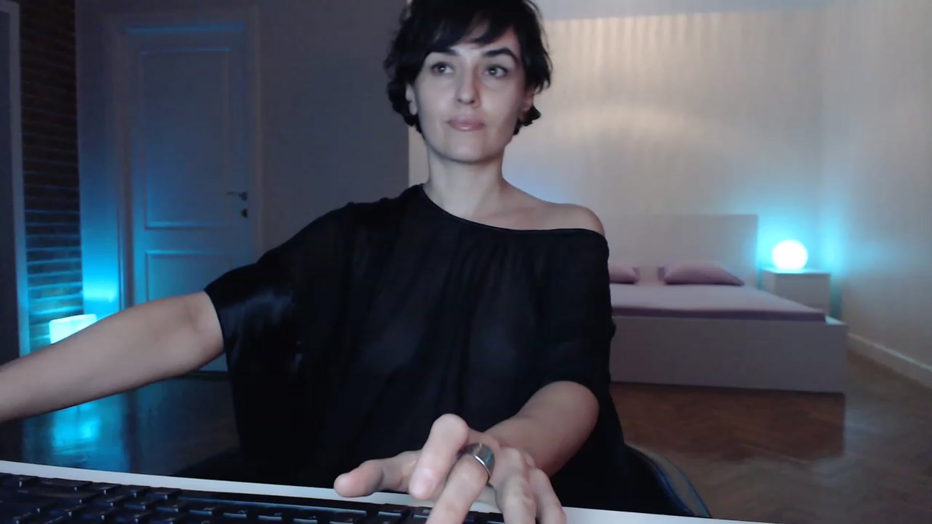 Gallery image thumbnail from Aylesh's myfreecams stream on, 04/09/2023, 20:35 image 8 of 20