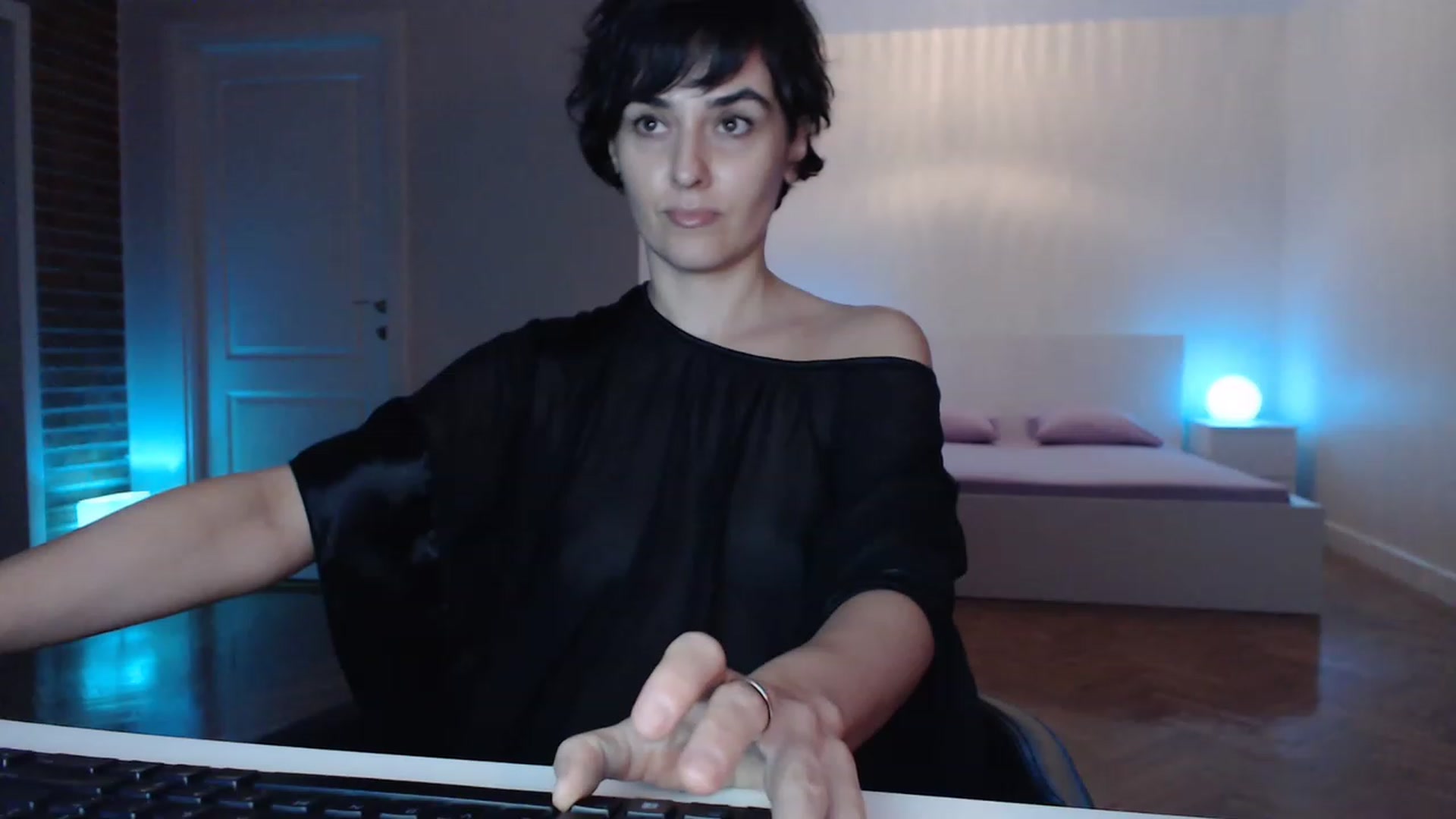 Gallery image thumbnail from Aylesh's myfreecams stream on, 04/09/2023, 20:35 image 5 of 20