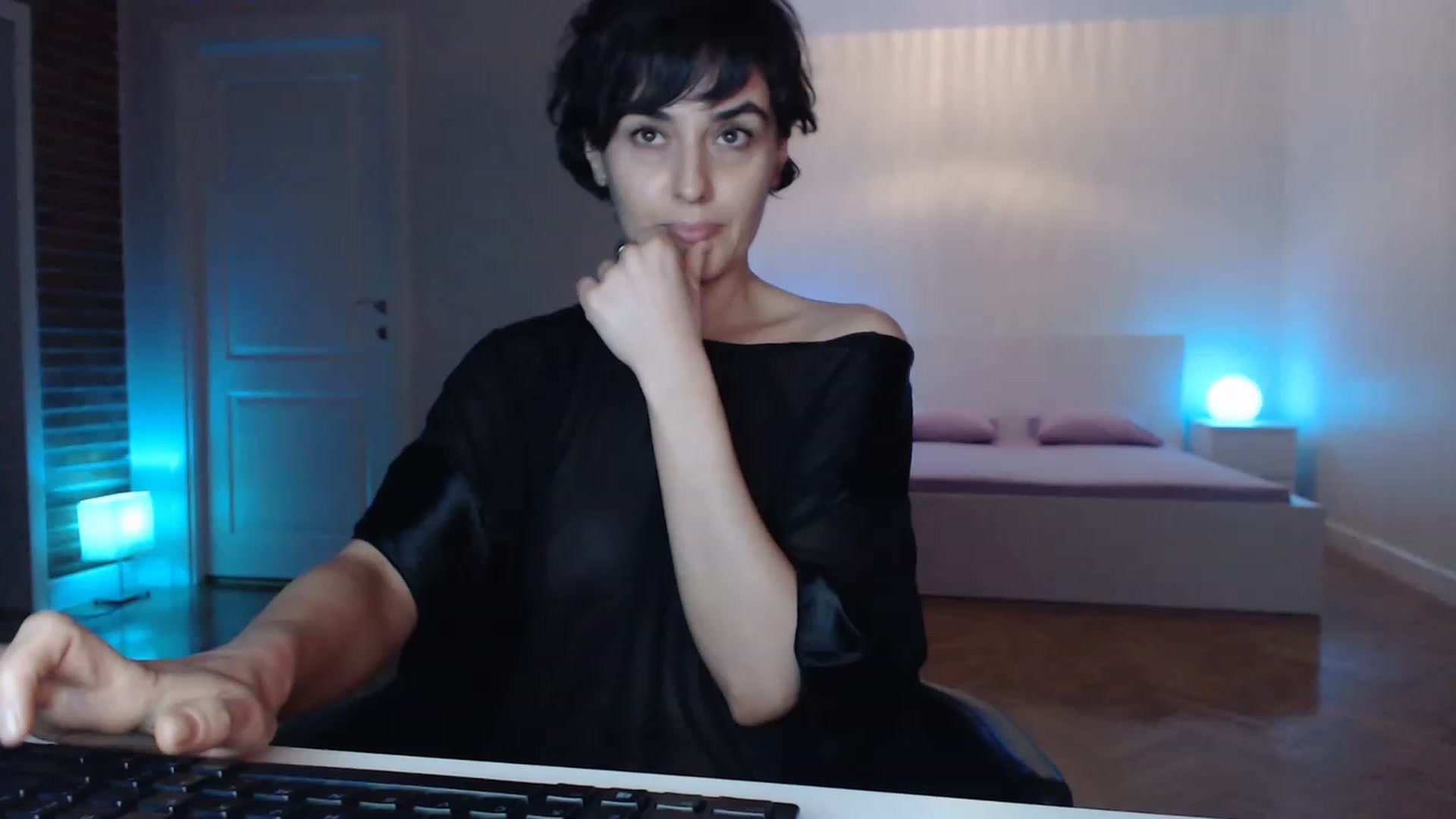 Gallery image thumbnail from Aylesh's myfreecams stream on, 04/09/2023, 20:35 image 20 of 20