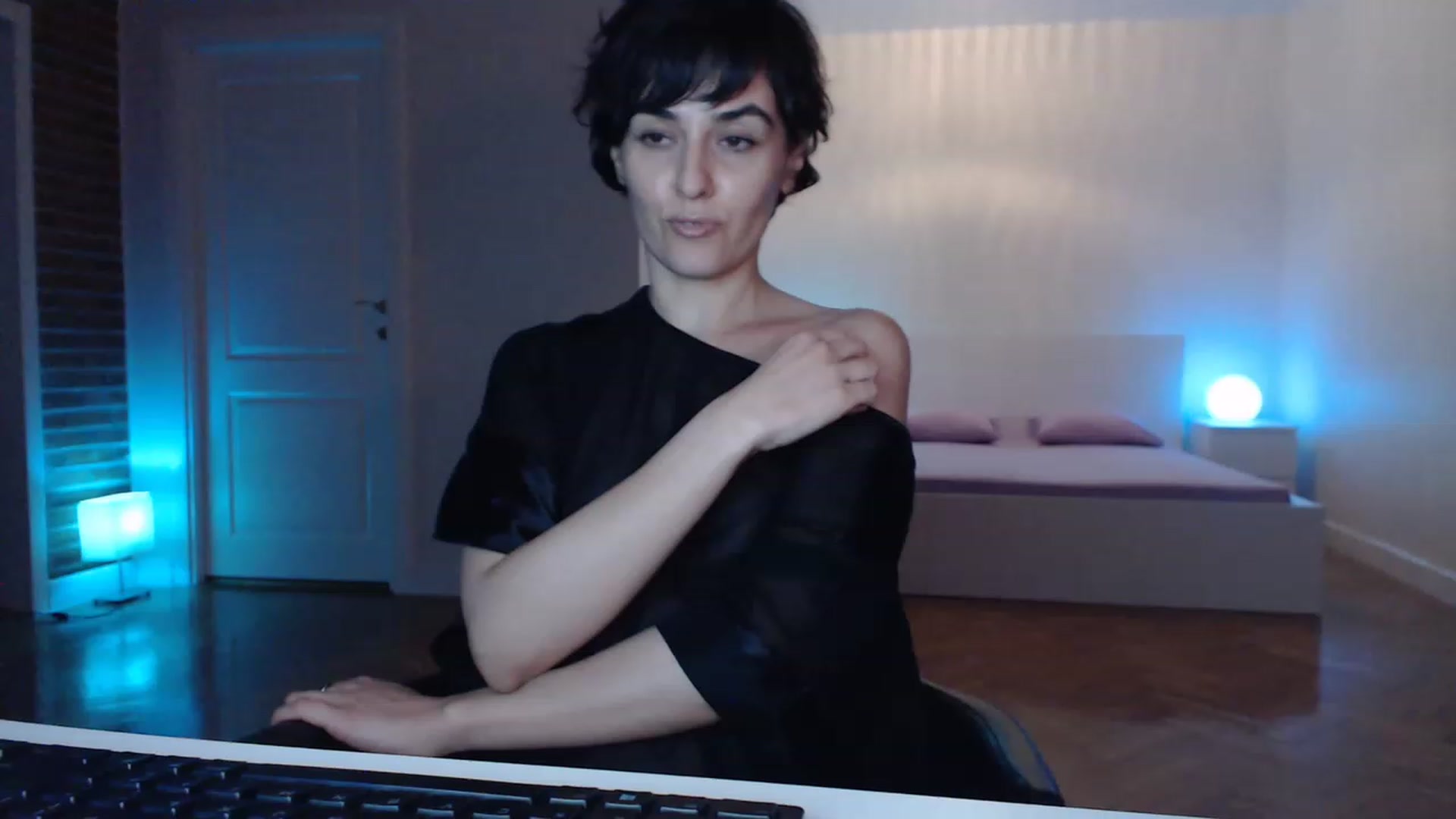 Gallery image thumbnail from Aylesh's myfreecams stream on, 04/09/2023, 20:35 image 15 of 20